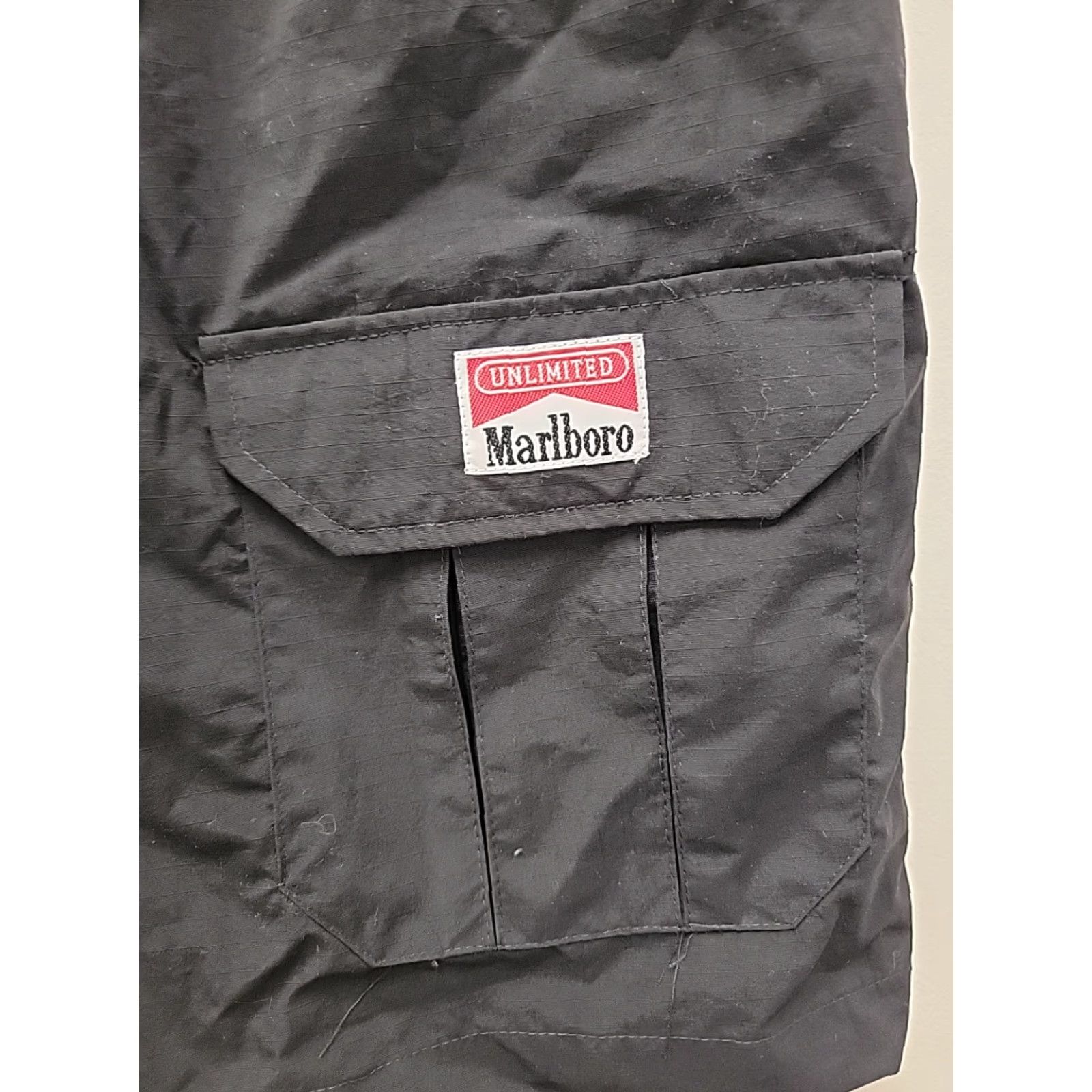 Marlboro VINTAGE Marlboro Bermuda Cargo Shorts Adult Medium Black NWT Waist 34 Mens Size US 31 - 2 Thumbnail