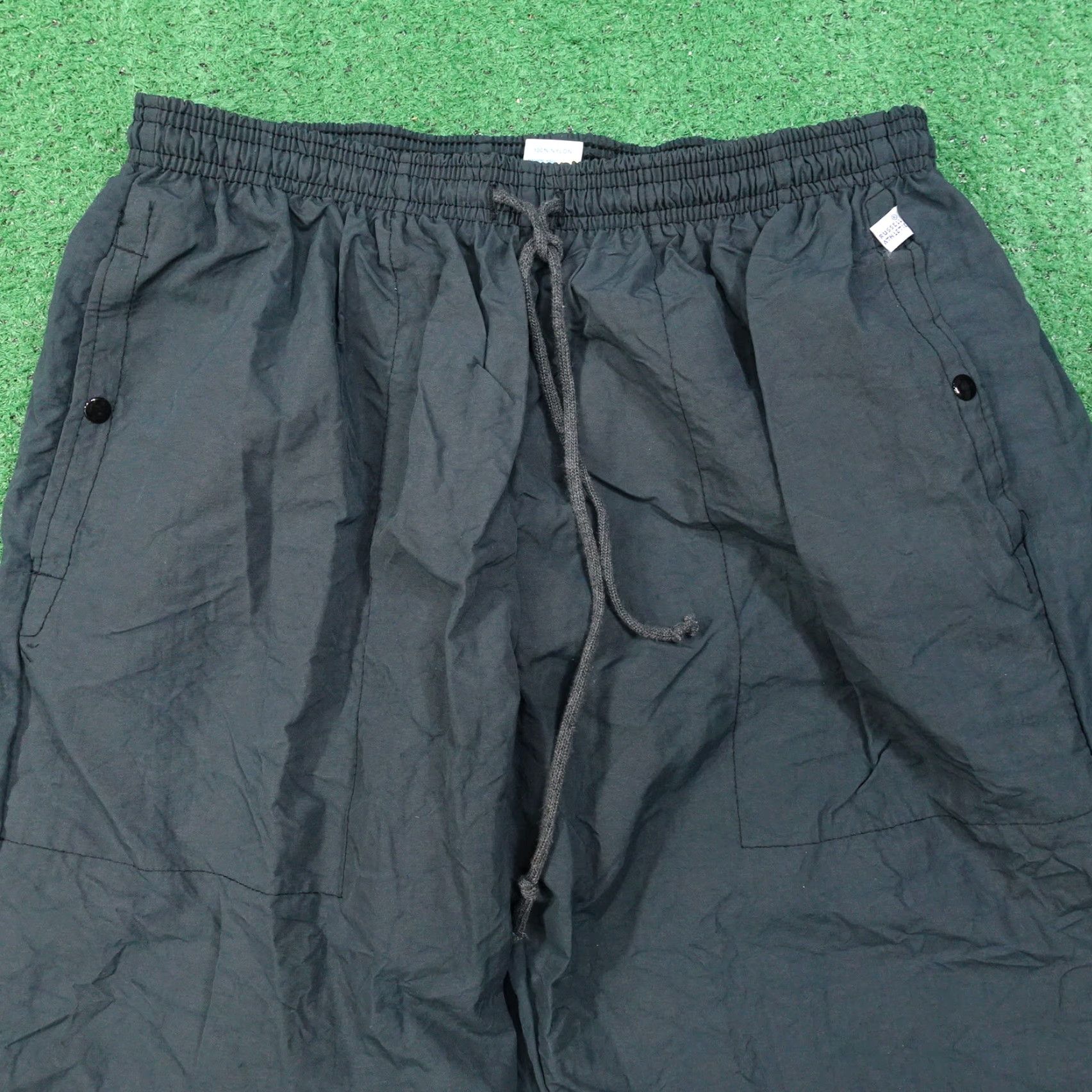Russell Athletic VINTAGE RUSSELL ATHLETIC USA MADE GREEN SWISHY WINDBREAKER PANTS XL MENS *HEMMED Size US 36 / EU 52 - 2 Thumbnail