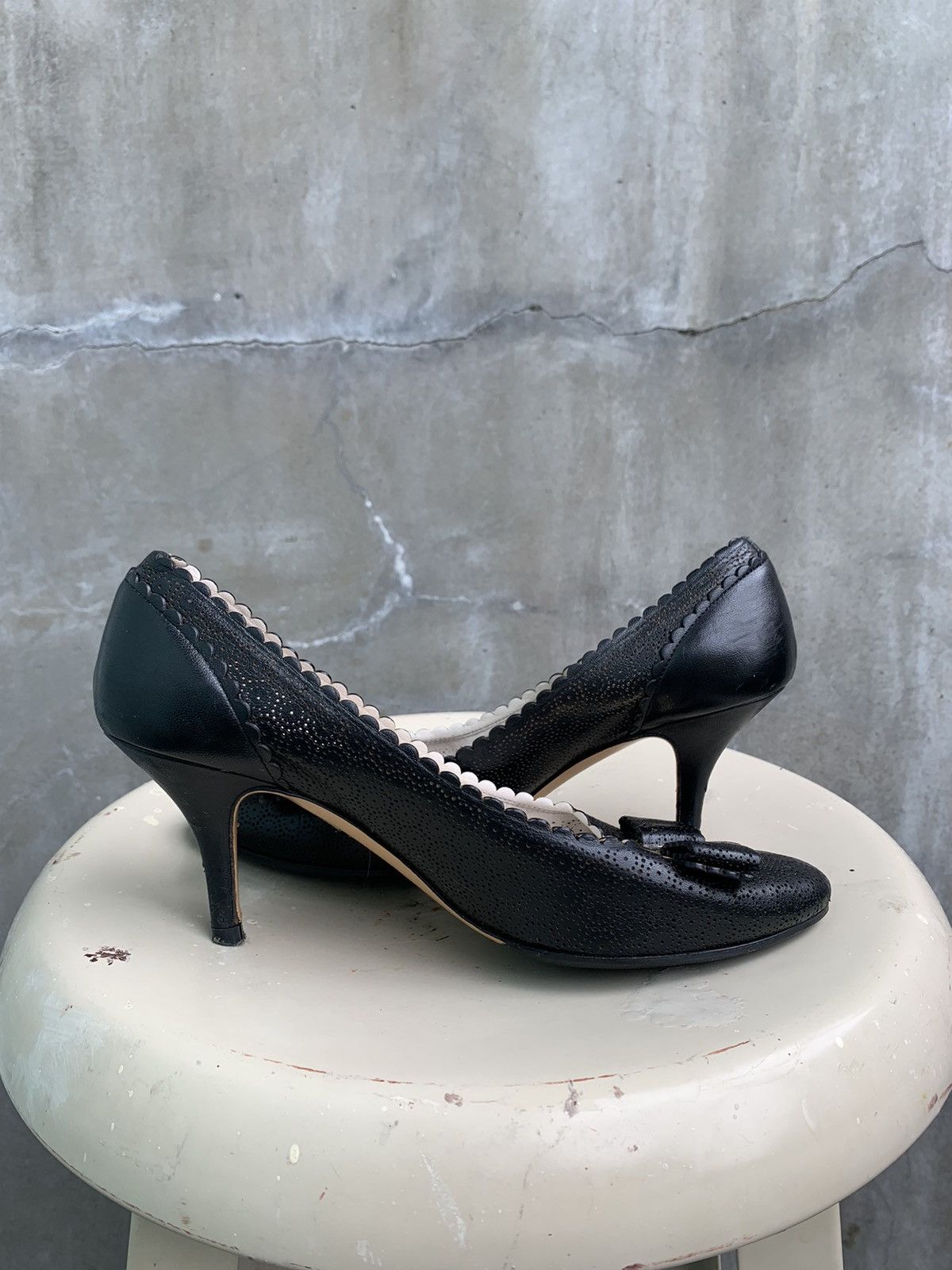 Salvatore Ferragamo Perforated Leather Vara Lace Bow Pumps Size US 6.5 / IT 36.5 - 6 Thumbnail