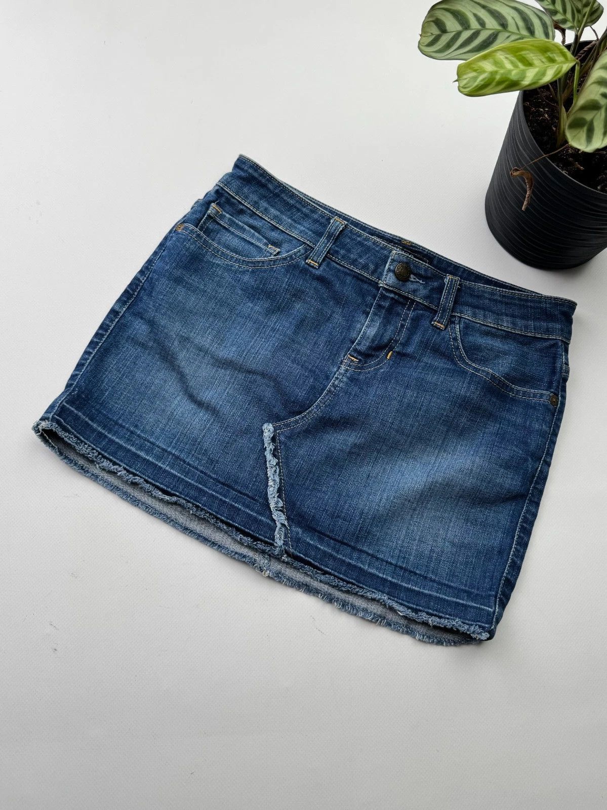 Guess Guess Vintage Mini Skirt (145) Size 24" / US 00 / IT 34 - 1 Thumbnail