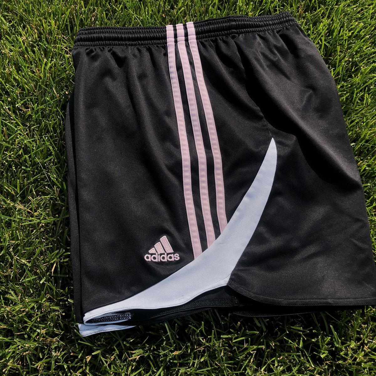 Adidas Adidas shorts Size US 36 / EU 52 - 2 Thumbnail