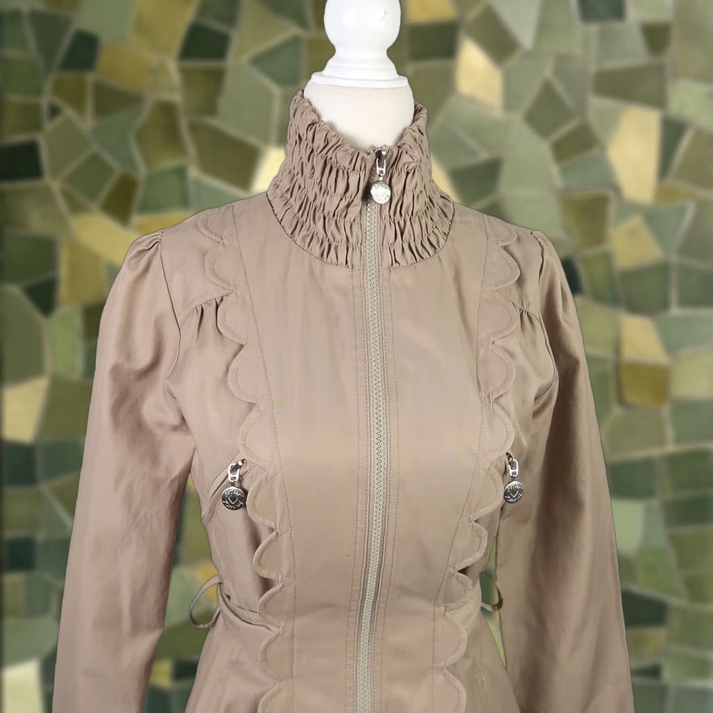 Betsey Johnson Betsey Johnson Jacket XS Zip Front Khaki Tan Scallop Trim Women Short Sleeve Pockets Casual Party/Cocktail Fall Spring Size XS / US 0-2 / IT 36-38 - 1 Thumbnail