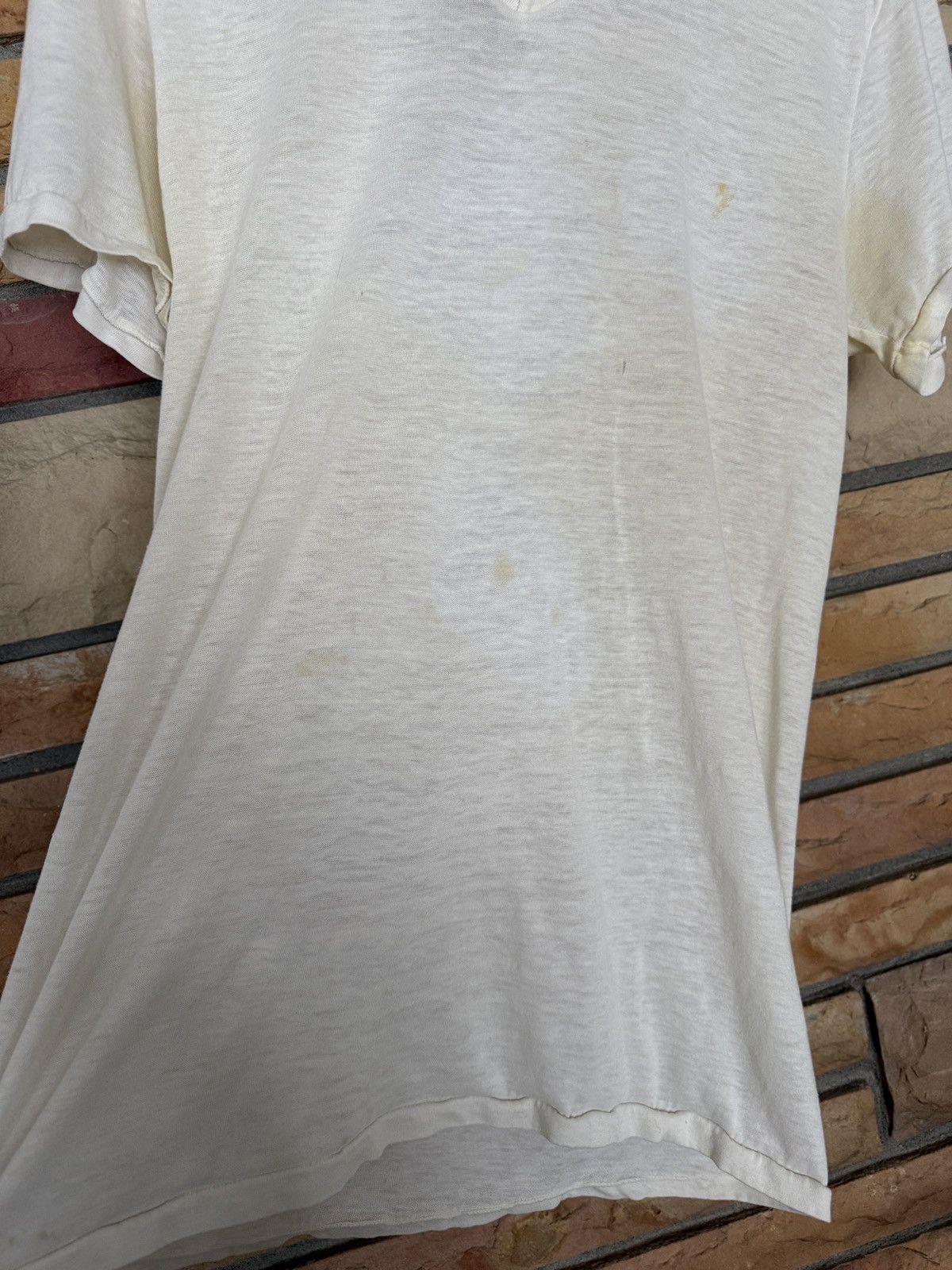 Vintage Vintage 80s Paper Thin Distressed V-Neck Blank Tee Size US L / EU 52-54 / 3 - 3 Thumbnail