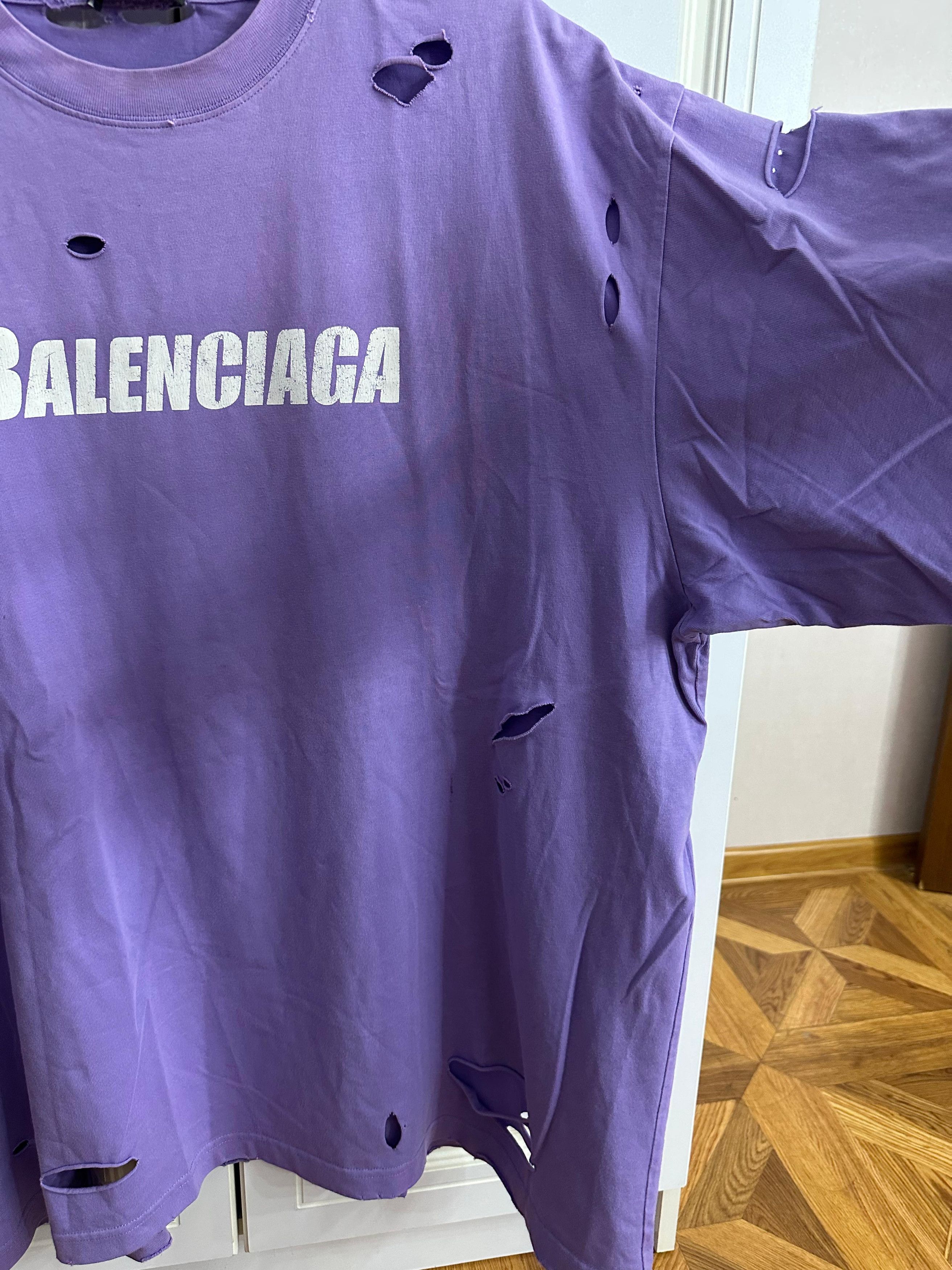 Balenciaga CC000013 Balenciaga Logo Destroyed T-Shirt in Purple Size US L / EU 52-54 / 3 - 4 Thumbnail