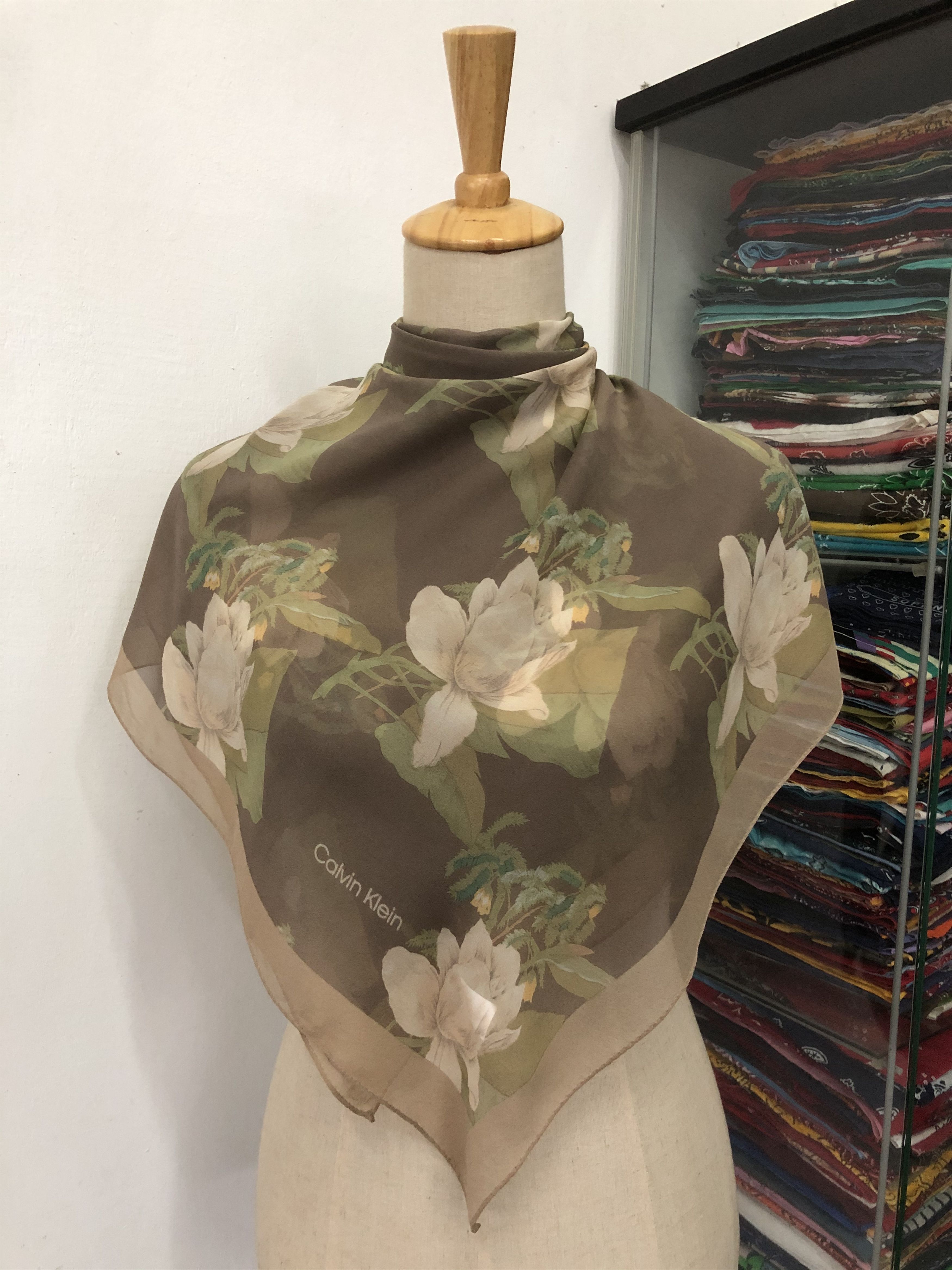 Calvin Klein × Vintage Vintage Calvin Klein Silk Scarf Size ONE SIZE - 1 Thumbnail