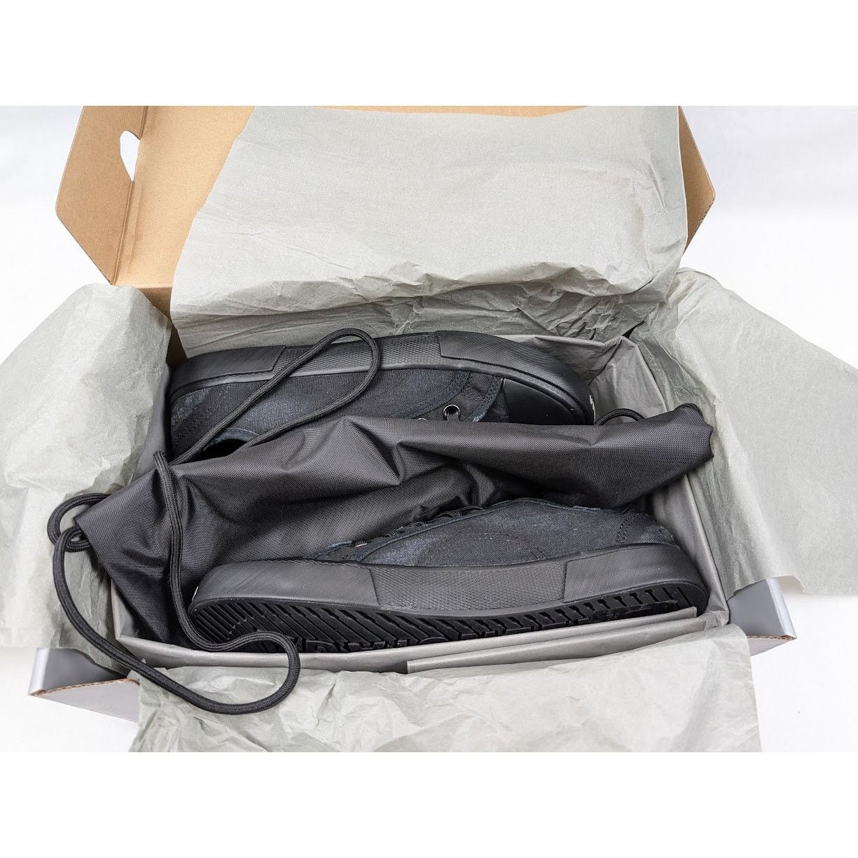 Balenciaga o1rshd1 Paris Low-Top Sneakers in Black Size US 9 / EU 42 - 22 Thumbnail