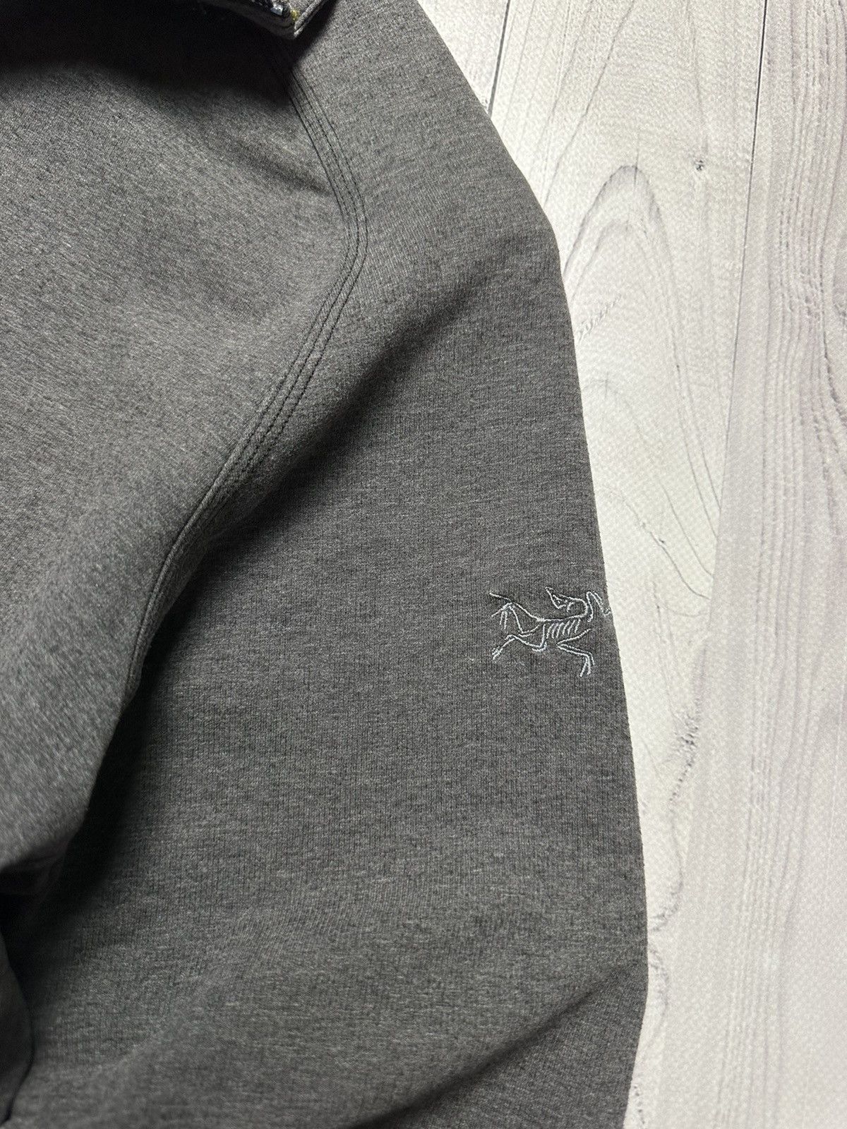 Arc'teryx × Vintage Vintage Arcteryx zip hoodie size M distressed logo Size US M / EU 48-50 / 2 - 4 Thumbnail