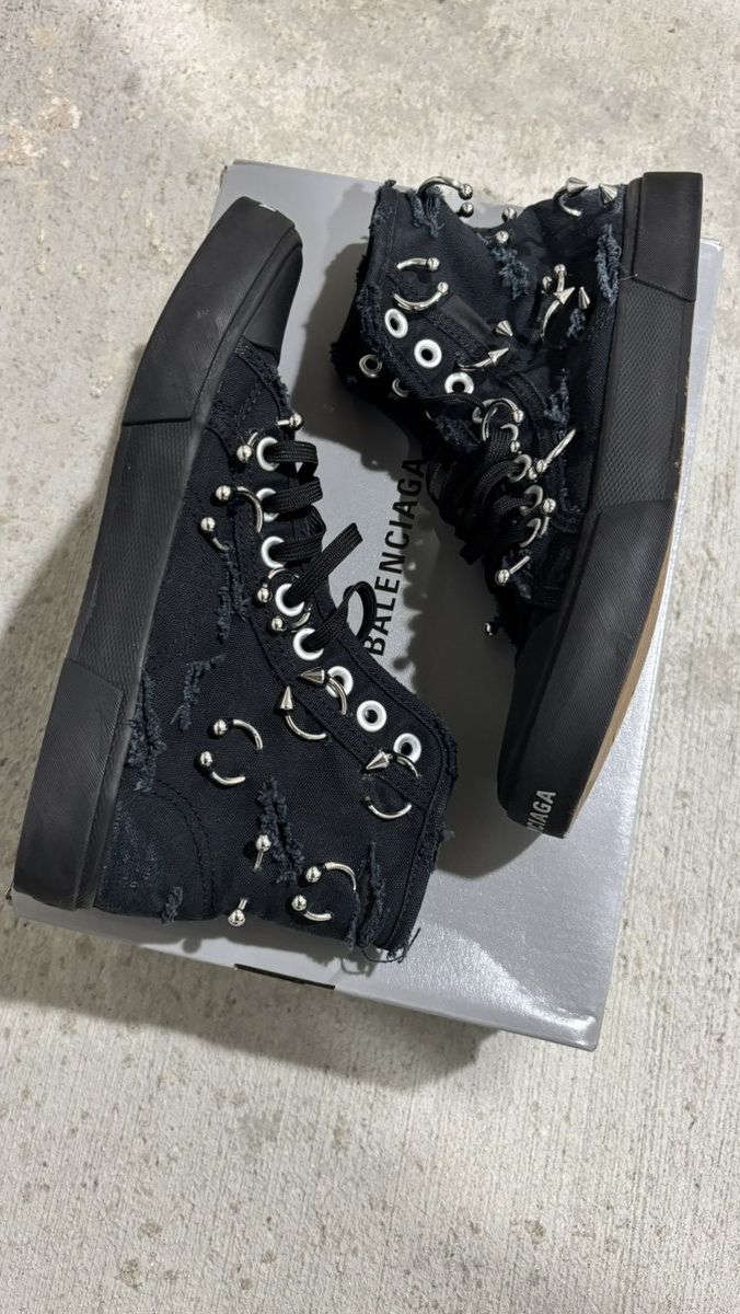 Balenciaga Balenciaga Distressed Pierced Paris Sneaker Size US 9 / EU 42 - 9 Thumbnail
