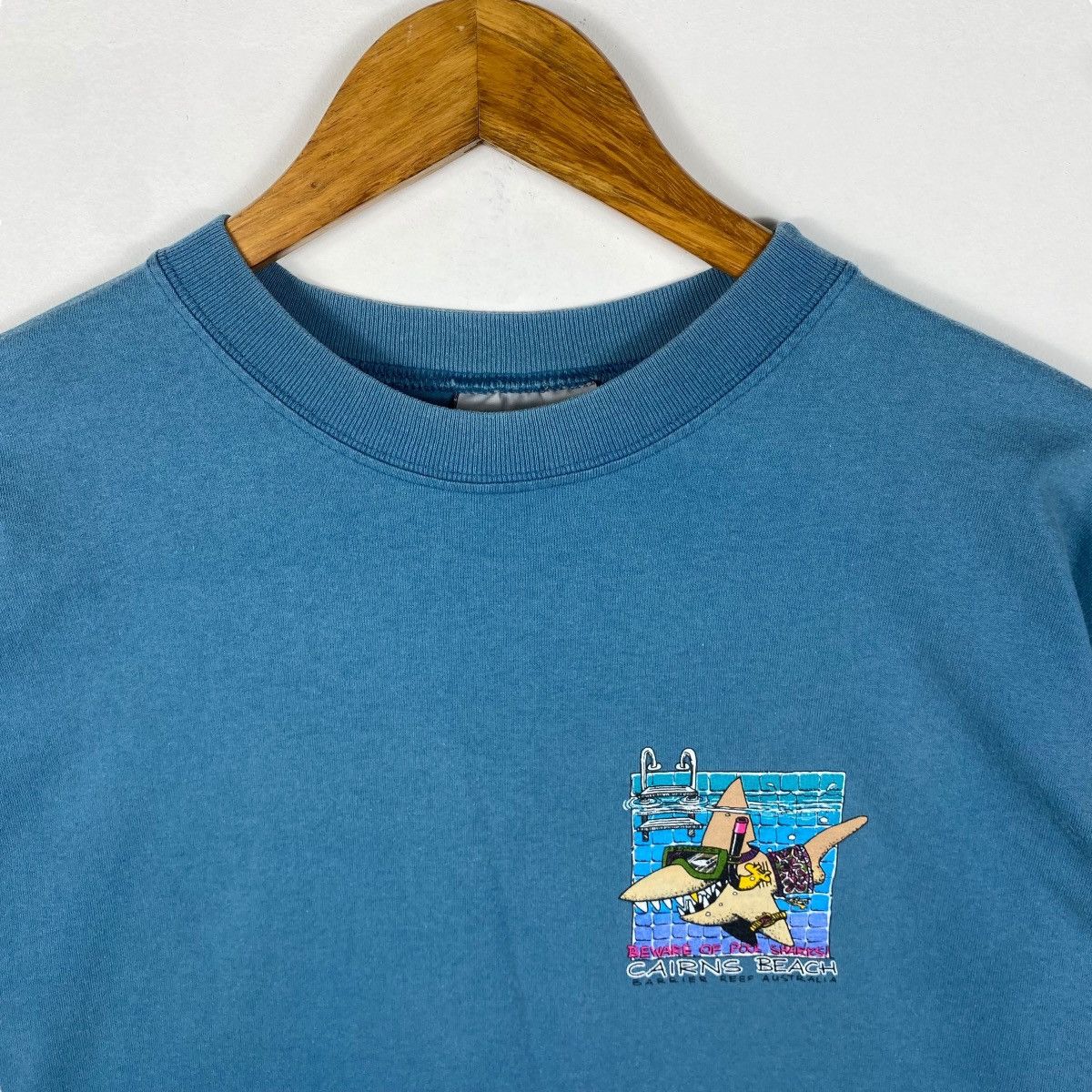 Vintage Vintage 90's BONKERS CLOTHING Cairns Beach Graphic Tee Shirt Size US M / EU 48-50 / 2 - 6 Thumbnail