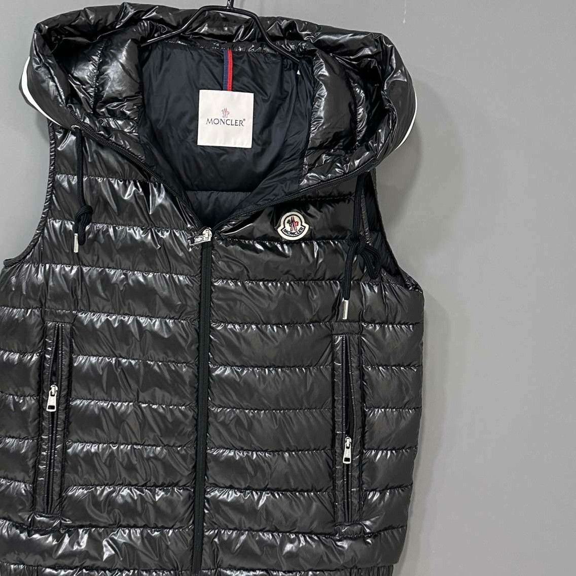 Moncler Moncler Down Vest xl Men Size US XL / EU 56 / 4 - 1 Thumbnail