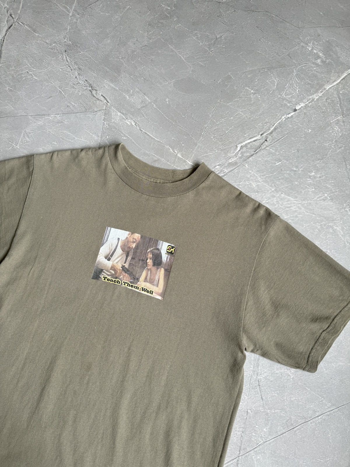 Vintage SERIAL KILLER Leon: The Professional Teach Them Well T Shirt Size US M / EU 48-50 / 2 - 3 Thumbnail