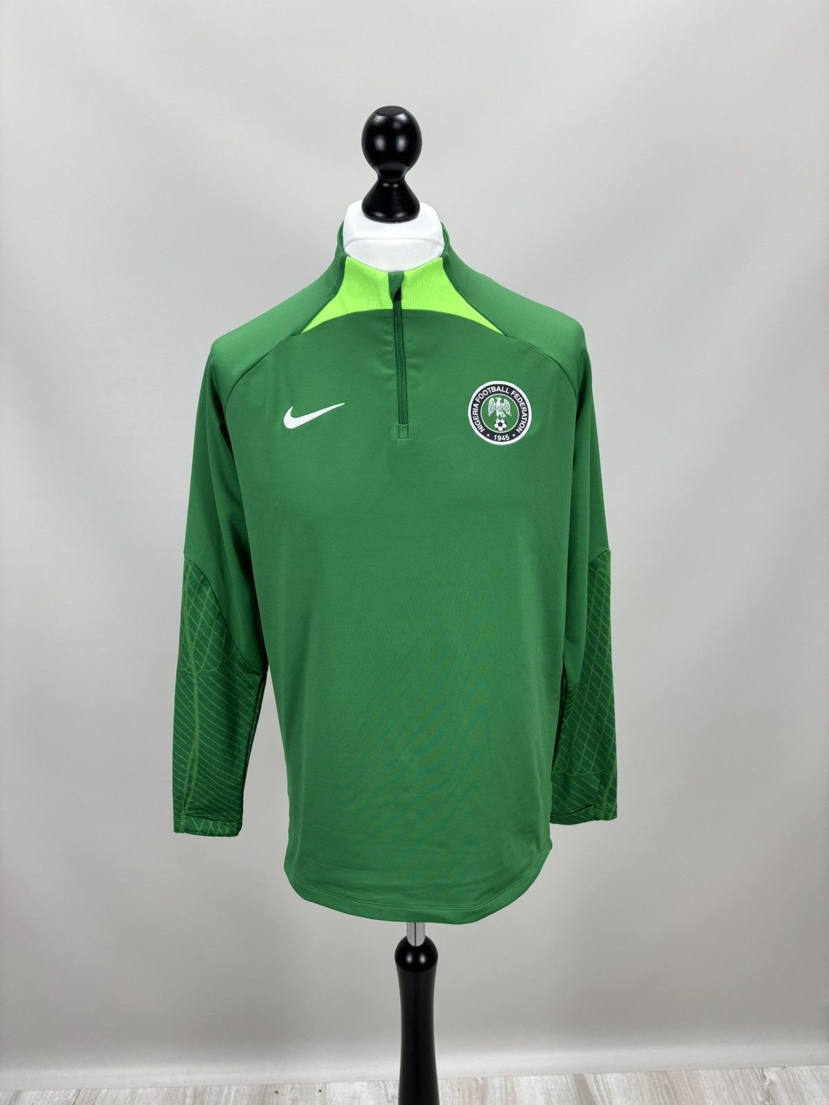 Mens long sleeve Nike Nigeria Size L Color Green