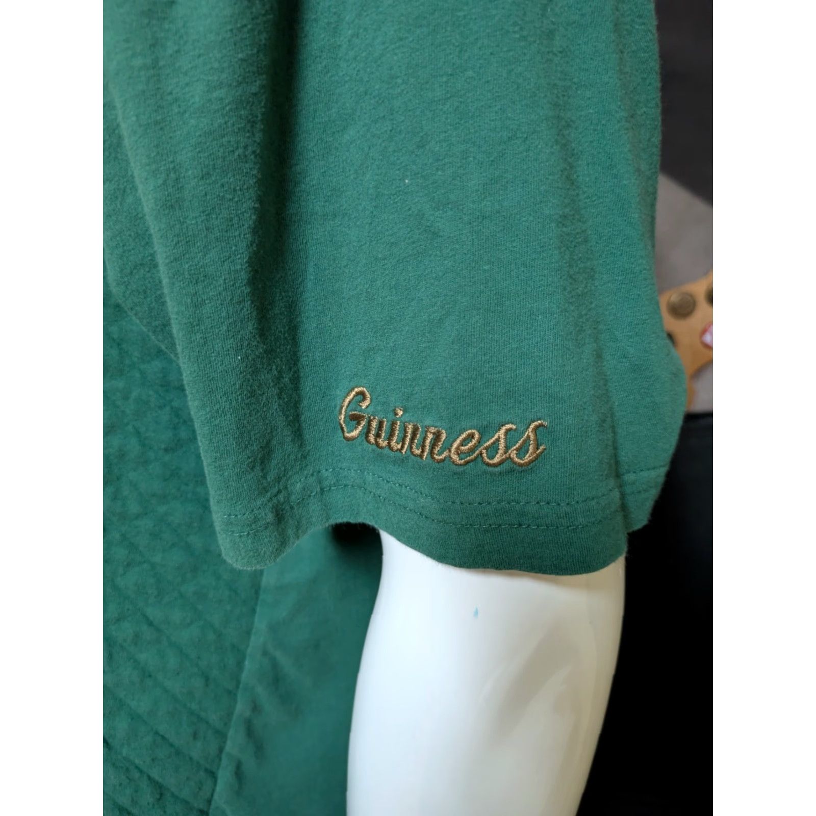 Logo 7 VINTAGE Guinness Red Jacket Quilted Logo T Shirt Unisex Adults 2XL Green Cotton Graphic Tee Beer 90s Mens Women Size US XXL / EU 58 / 5 - 3 Thumbnail