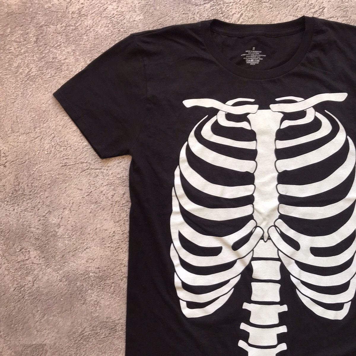 Other VINTAGE SKELETON TEE HORROR BONES ANGRY ROCK Y2K 90s Size US S / EU 44-46 / 1 - 2 Thumbnail
