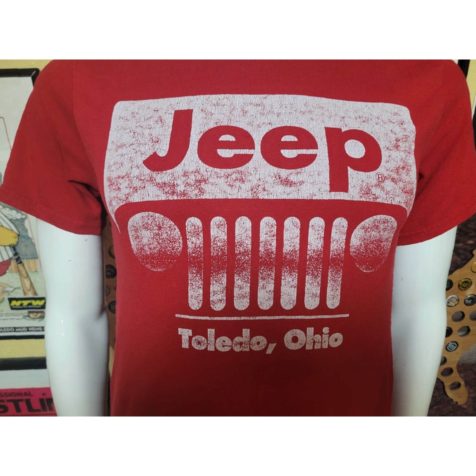 Jerzees VTG Jeep Logo T Shirt Small Red Cotton Jeep Graphic Tee Mens 4X4 Cars Retro USA Decade 80s 90s Size US S / EU 44-46 / 1 - 2 Thumbnail