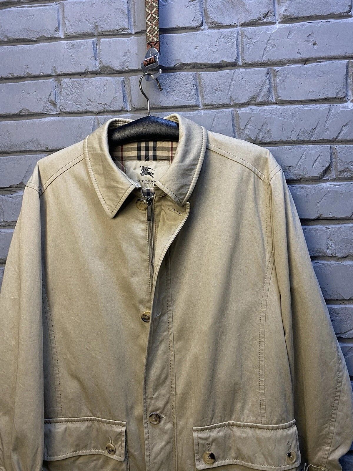 Burberry Vintage Burberry Beige Trench Coat Jacket Mens Size 52 Size US L / EU 52-54 / 3 - 2 Thumbnail