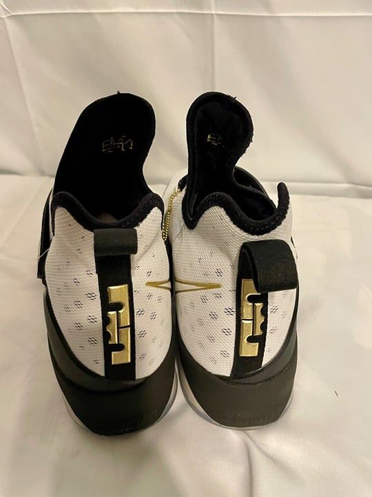 Nike Nike LeBron XIV 2017 860634-100 Size 10.5 High Tops Limited Size US 10.5 / EU 43-44 - 2 Thumbnail