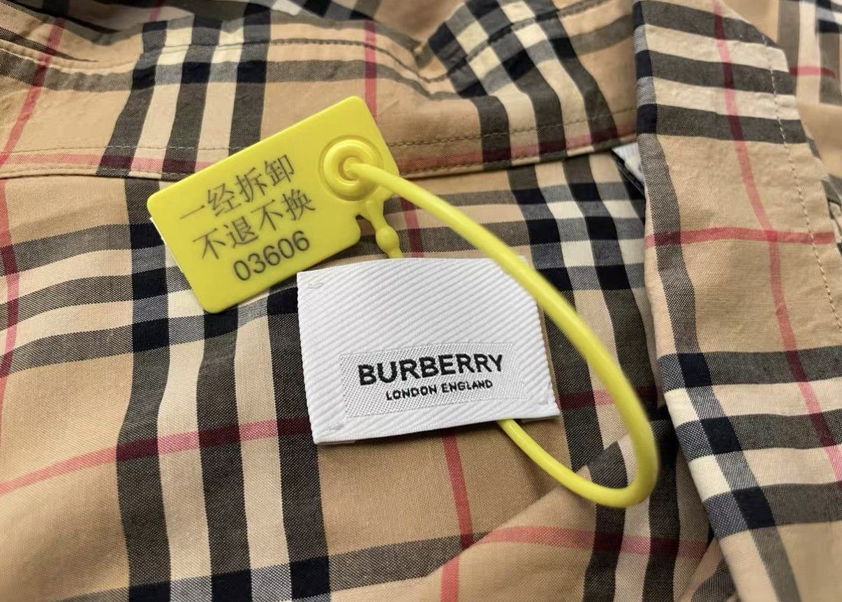 Burberry Burberry Classic Check Shirt J31 Size US XL / EU 56 / 4 - 5 Thumbnail