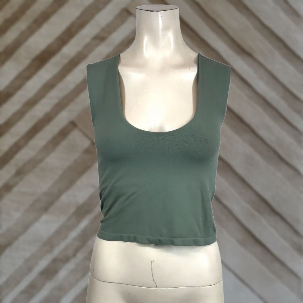 Vintage INTIMATELY FREE PEOPLE - WOMEN'S M/L - GREEN SLEEVELESS SCOOP NECK CROP TOP - PRE-OWNED GOOD Size M / US 6-8 / IT 42-44 - 1 Thumbnail