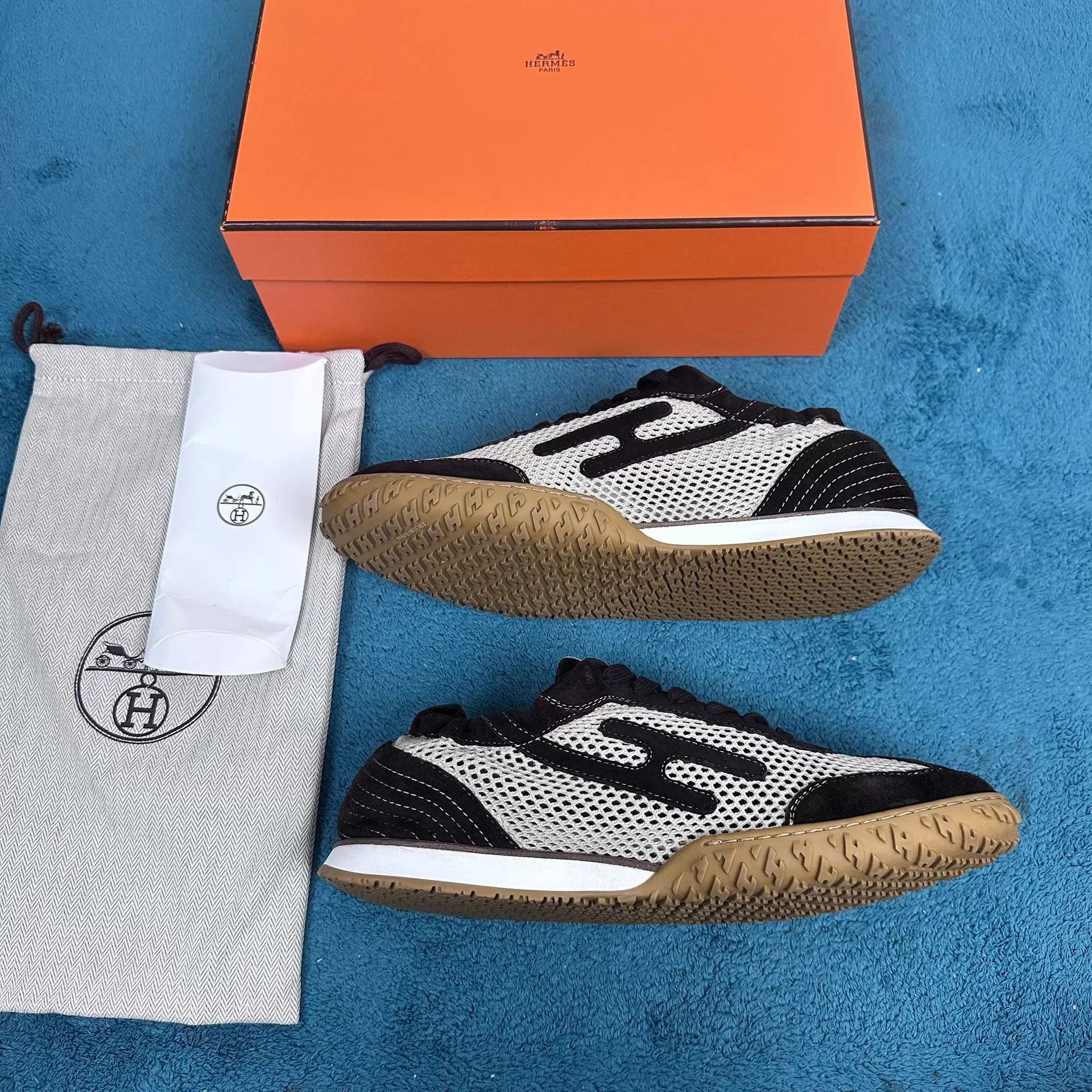 Hermes Hermès Jet Suede Colorblock Low-Top Sneaker Brown/Black 41 Size US 8 / EU 41 - 3 Thumbnail