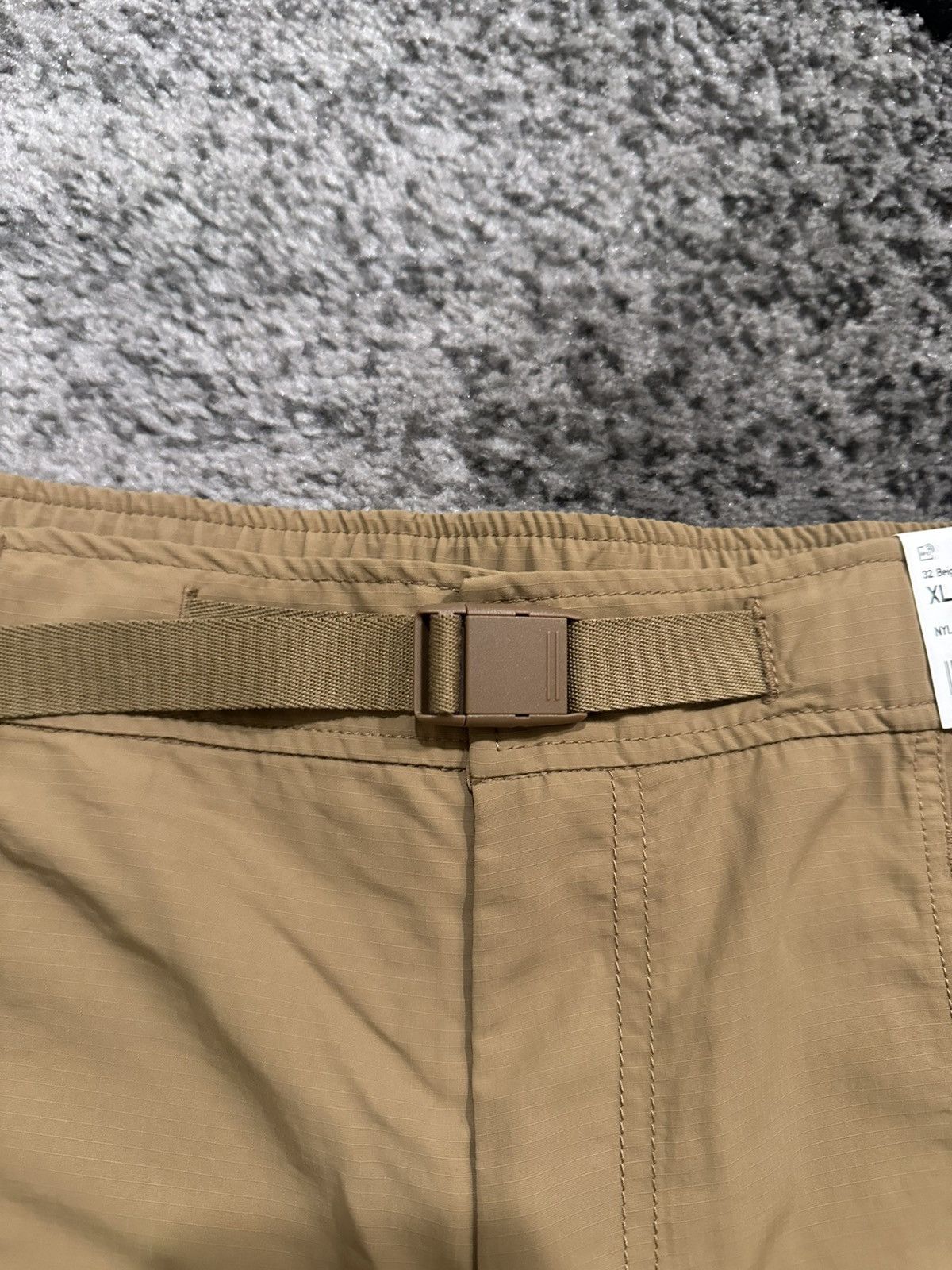Uniqlo Uniqlo Beige Nylon Utility Geared Shorts sz XL Size US 36 / EU 52 - 2 Thumbnail