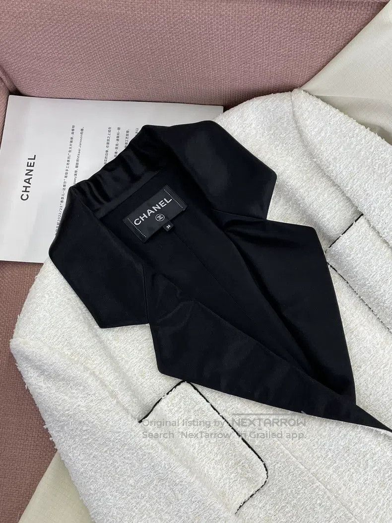 Chanel Chanel 22P black and white four-pocket lapel suit jacket Size XS / US 0-2 / IT 36-38 - 2 Thumbnail