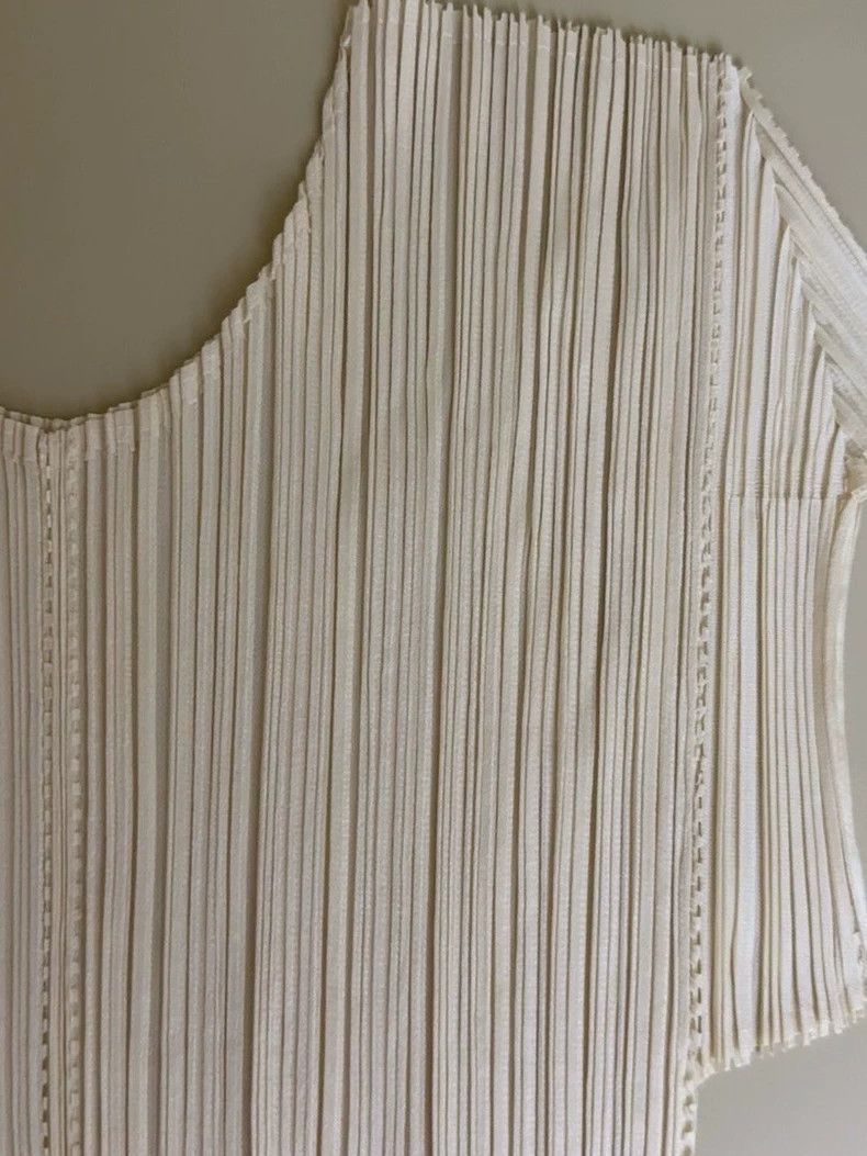 Issey Miyake Issey Miyake size:3 Off-white pleated short-sleeved shirt Size S / US 4 / IT 40 - 2 Thumbnail