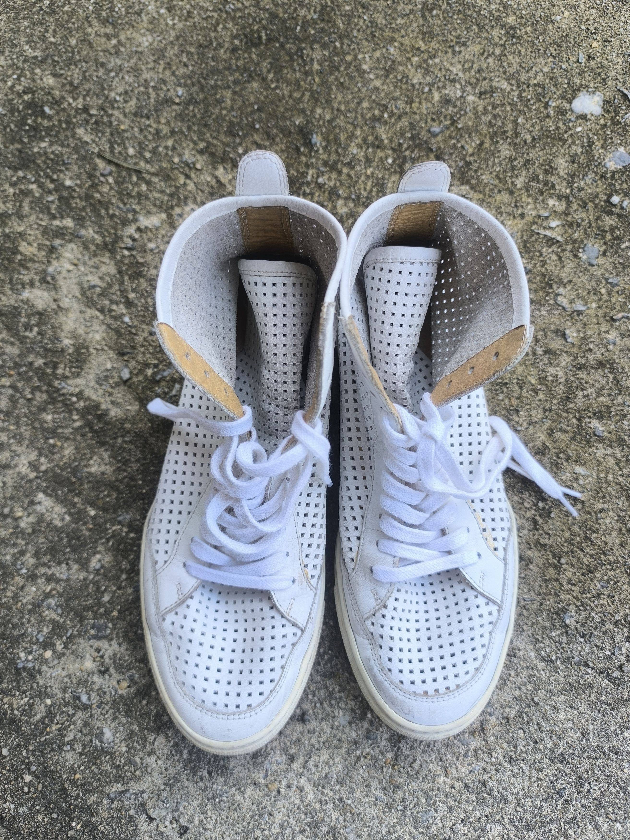 MM6 × Maison Margiela MM6 MARGIELA HI TOP SNEAKERS PERFORATED LEATHER Size US 5.5 / EU 38 - 2 Thumbnail