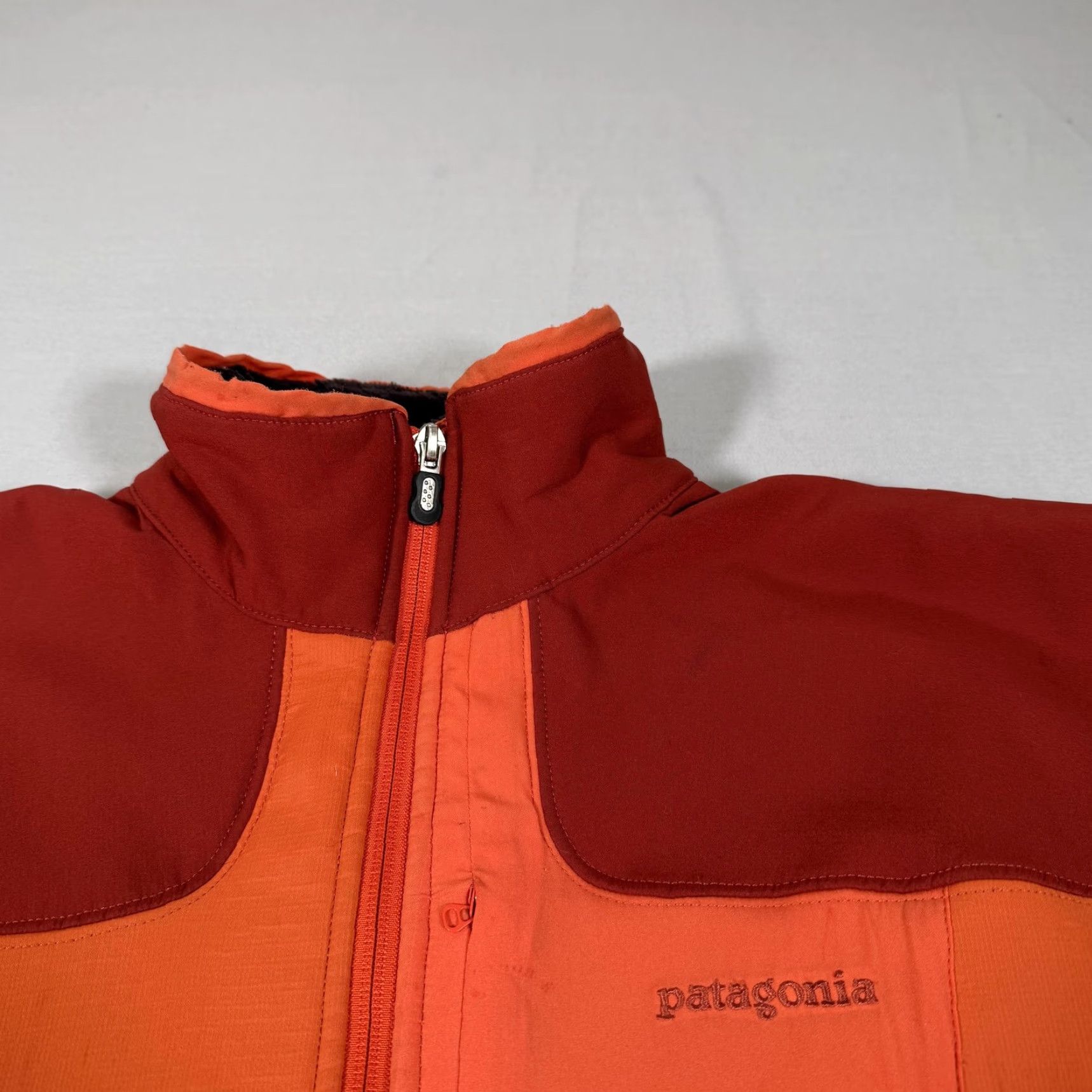 Patagonia Patagonia Jacket M Mens Orange Red Softshell Lined Regulator Hiking Full Zip Pockets Embroidered Logo R1 90s Outdoor Size US M / EU 48-50 / 2 - 3 Thumbnail