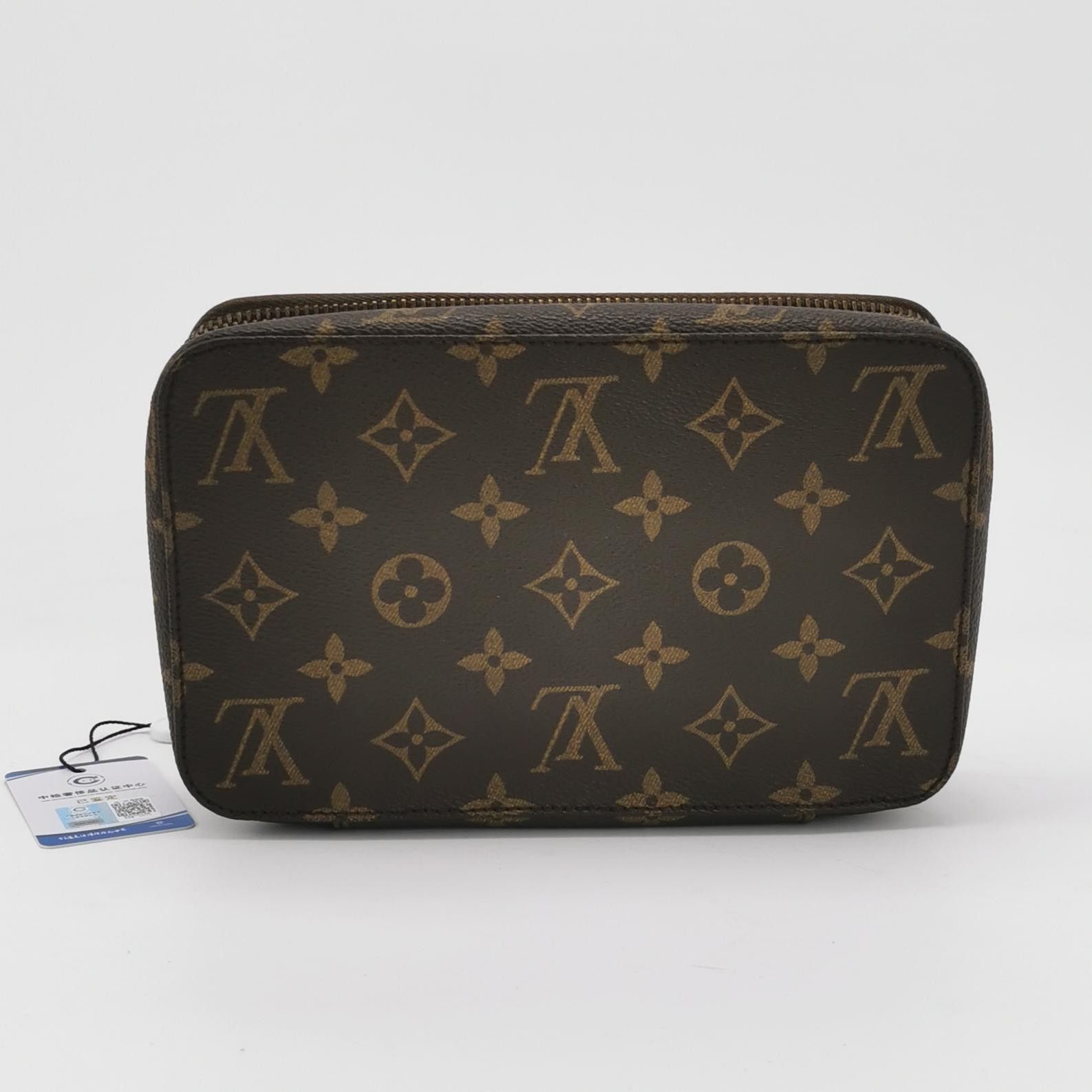 Louis Vuitton Louis Vuitton (LV) vintage jewelry box with monogram zipper Size ONE SIZE - 4 Thumbnail