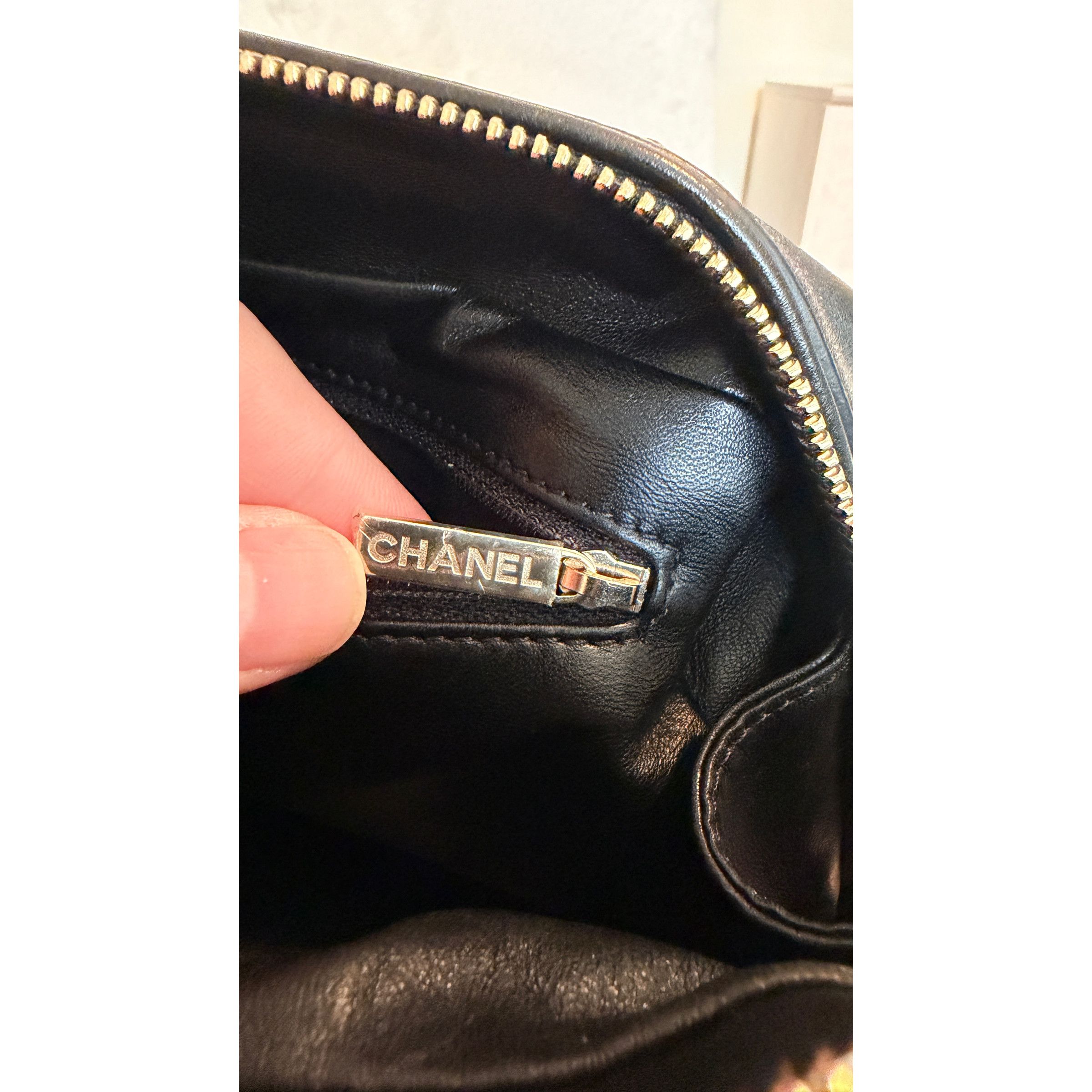 Chanel CHANEL BLACK QUILTED BOWLING CHAIN BAG Size ONE SIZE - 16 Thumbnail