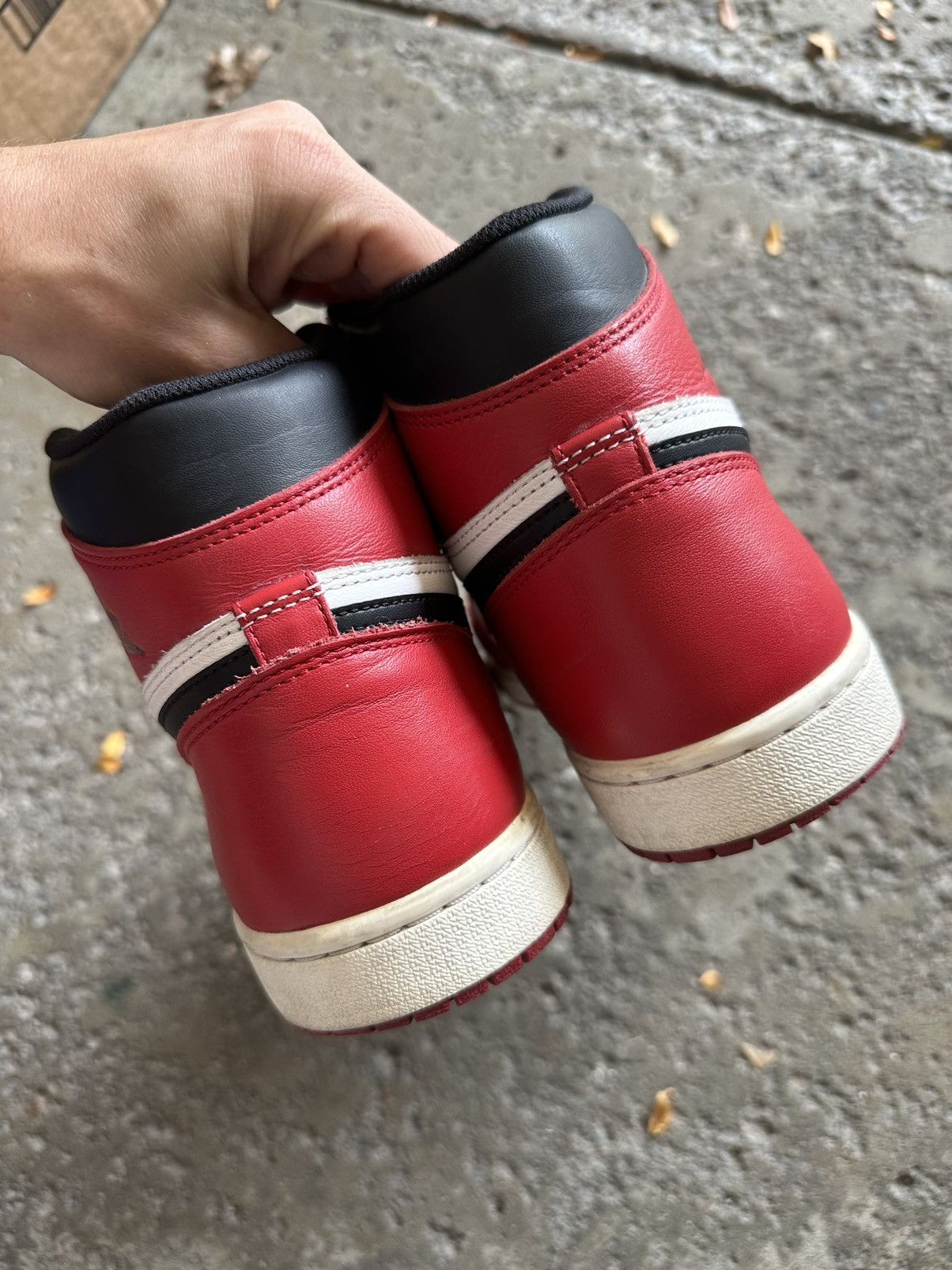 Jordan Brand Nike Air Jordan 1 Retro OG Chicago 2015 size 10.5 Size US 10.5 / EU 43-44 - 4 Thumbnail