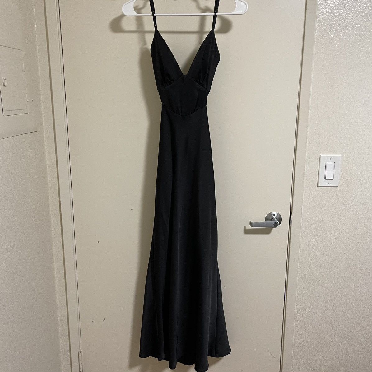 Other 2Bella Women’s Black Sleeveless V-Neck Satin Midi Dress Size M / US 6-8 / IT 42-44 - 1 Thumbnail