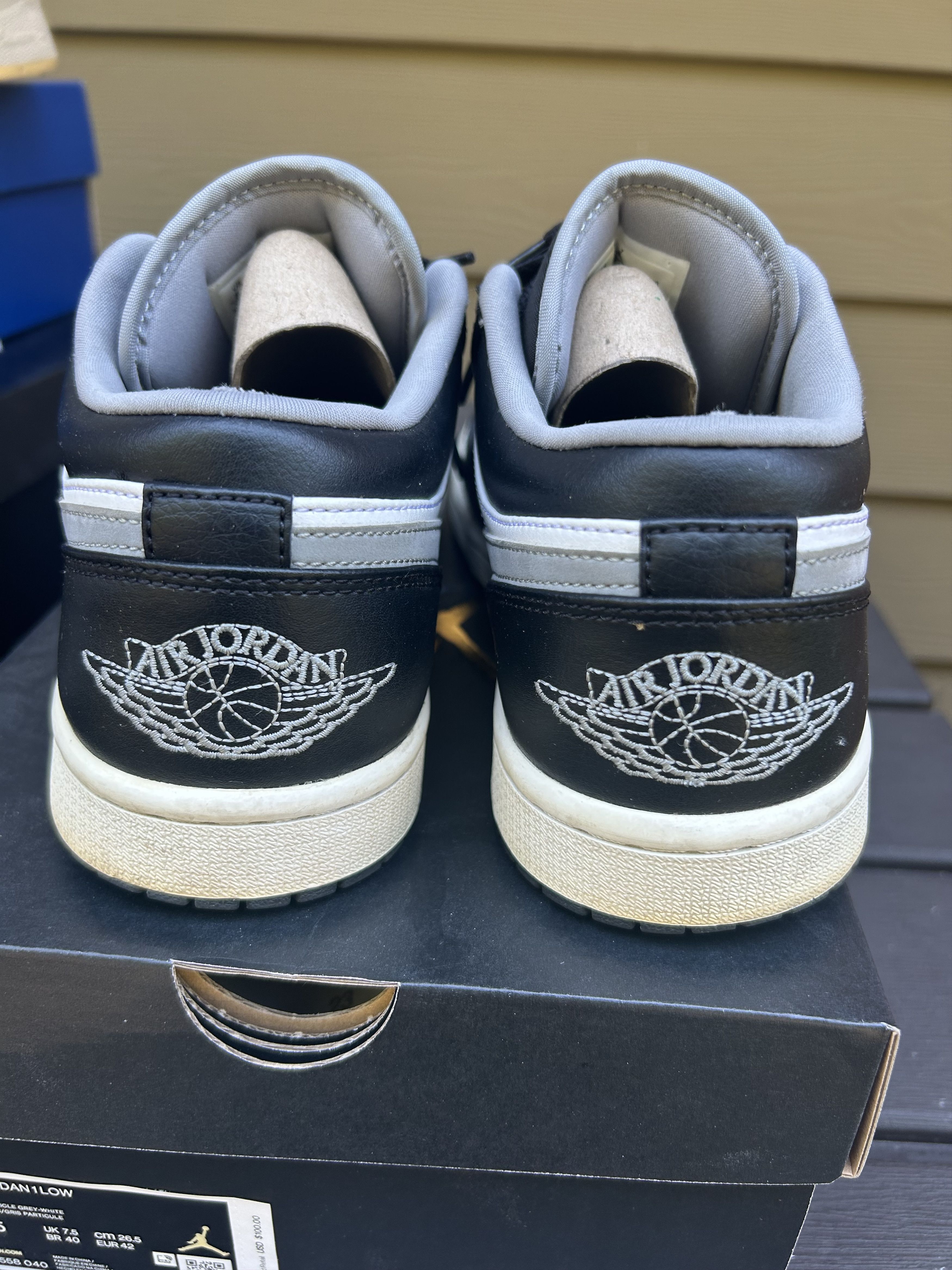 Jordan Brand Air Jordan Air Jordan 1 Low 'Black Medium Grey' 553558-040 Size US 8.5 / EU 41-42 - 3 Thumbnail