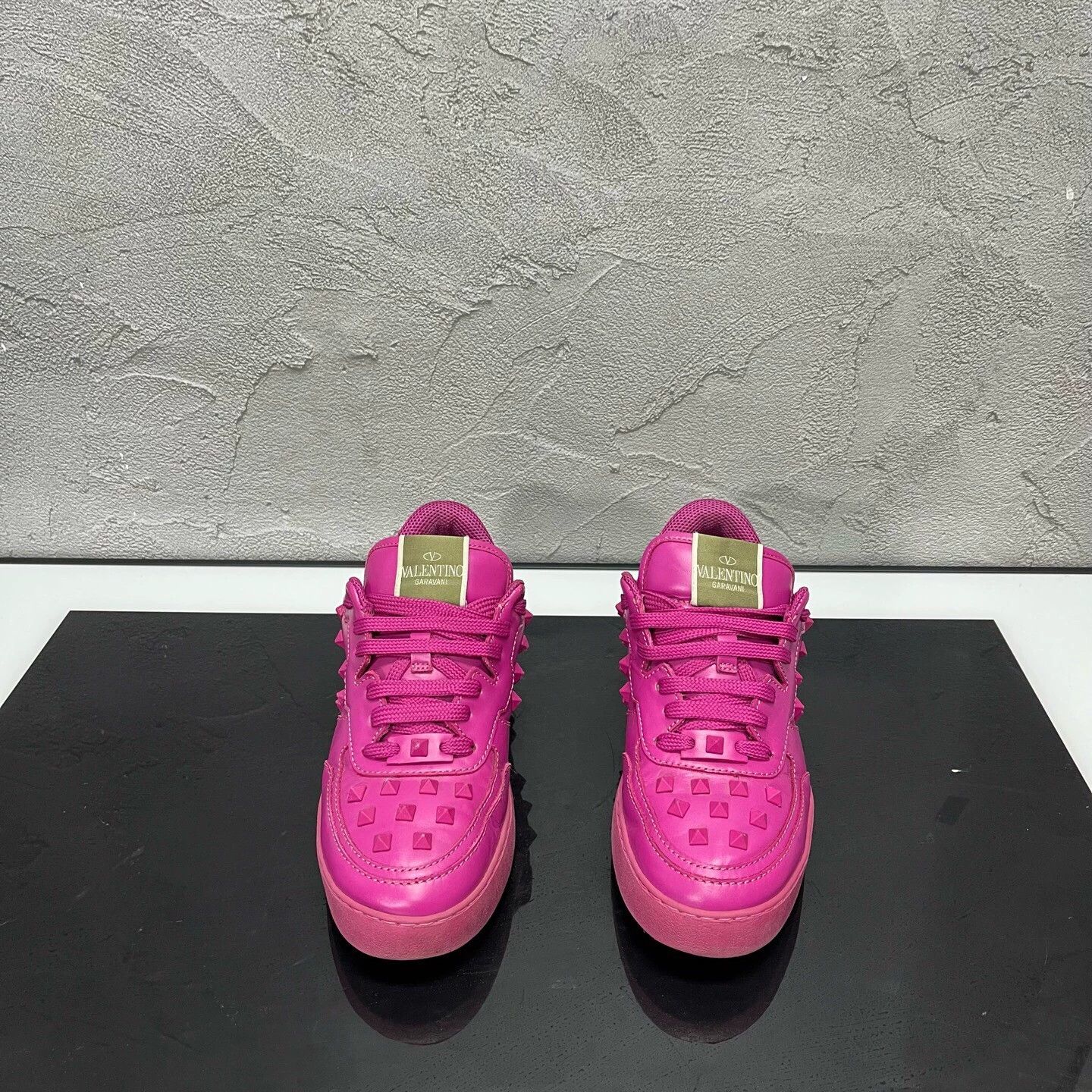 Valentino Valentino Rock Be Rockstud Sneakers 98 New Size 38 Size US 7 / IT 37 - 2 Thumbnail
