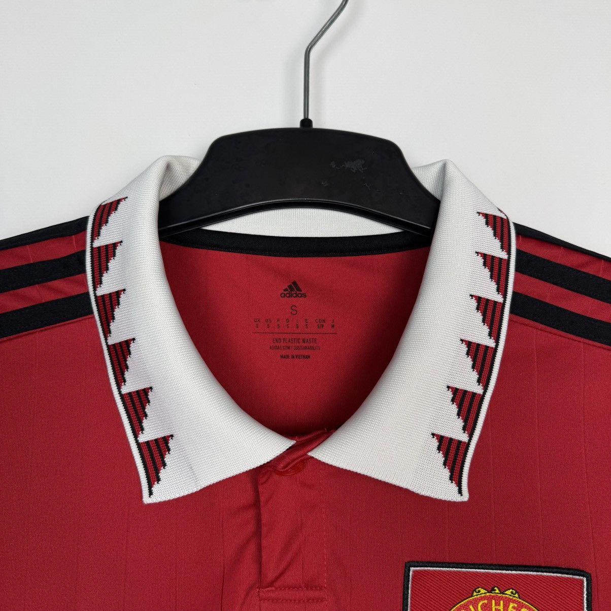 Adidas MANCHESTER UNITED 2022 2023 HOME FOOTBAL SHIRT SOCCER JERSEY Size US S / EU 44-46 / 1 - 14 Thumbnail