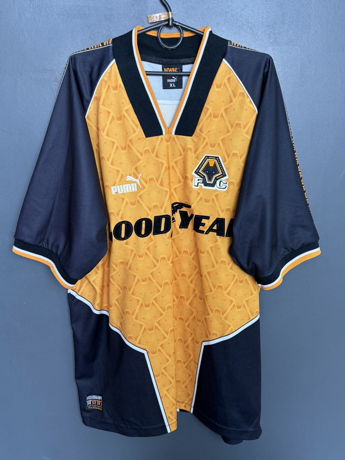 Puma Wolverhampton Wanderers 96/98 Home Football Jersey Size US XL / EU 56 / 4 - 1 Thumbnail