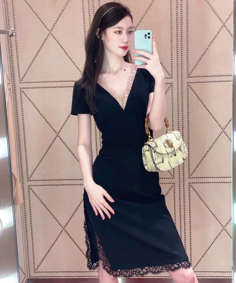 Gucci Gucci Black V-neck lace short-sleeved dress 2503-Nextarrow Size L / US 10 / IT 46 - 3 Thumbnail