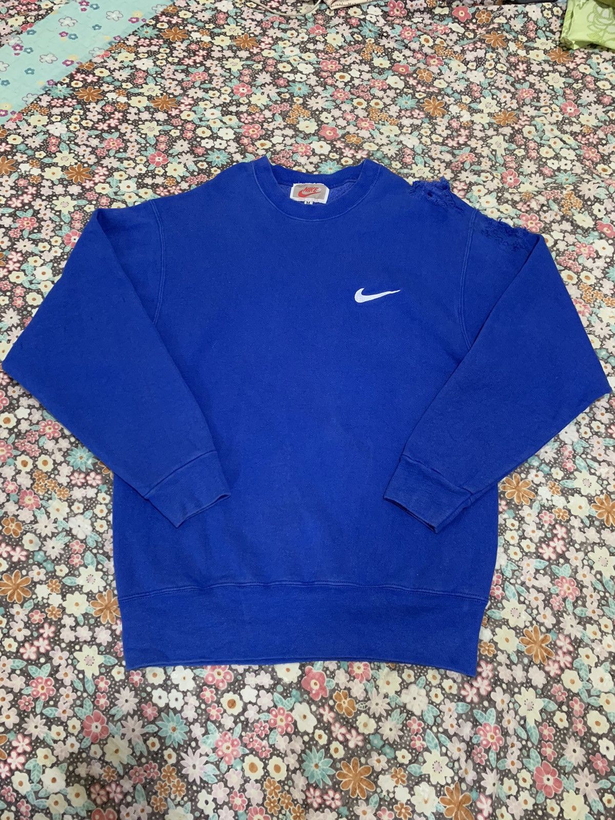 Nike Vintage Nike Small Swoosh Distressed Sweatshirt Size US M / EU 48-50 / 2 - 1 Thumbnail