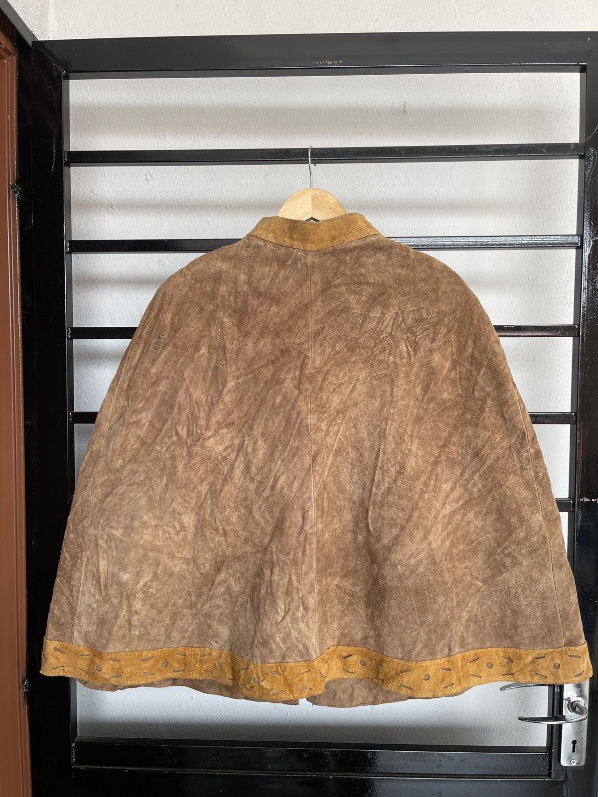 Vintage Vintage Full Leather Capes Size US M / EU 48-50 / 2 - 4 Thumbnail