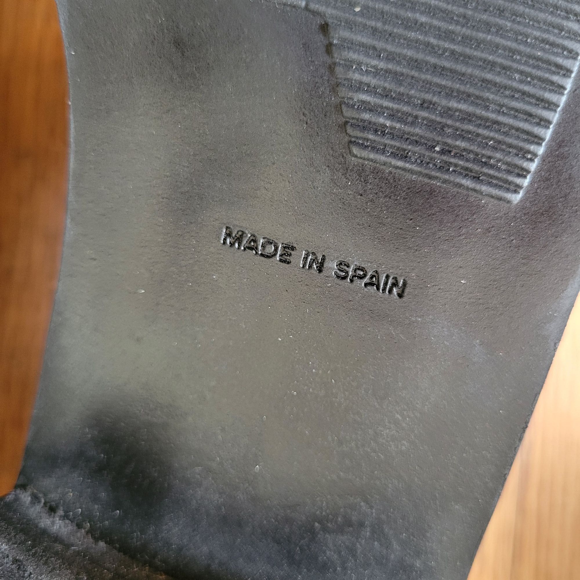 Stuart Weitzman Stuart Weitzman Black Leather Slip On Shoes 7W Spain Chunky Size US 7 / IT 37 - 9 Thumbnail