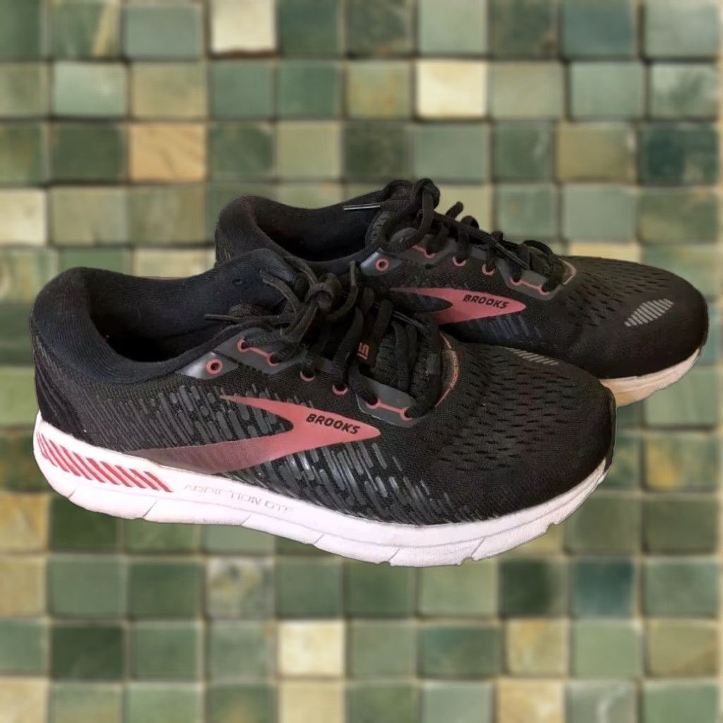 Brooks Women's Running Sneakers Black/purple Size 9.5 Wide Lace Up Athletic Shoes