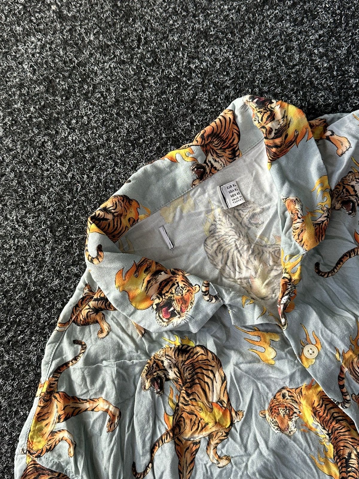 Vintage 🚨Vintage 90s TIGER Hawaiian Shirt print Y2K MOSCHINO STYLE Size US XL / EU 56 / 4 - 5 Thumbnail