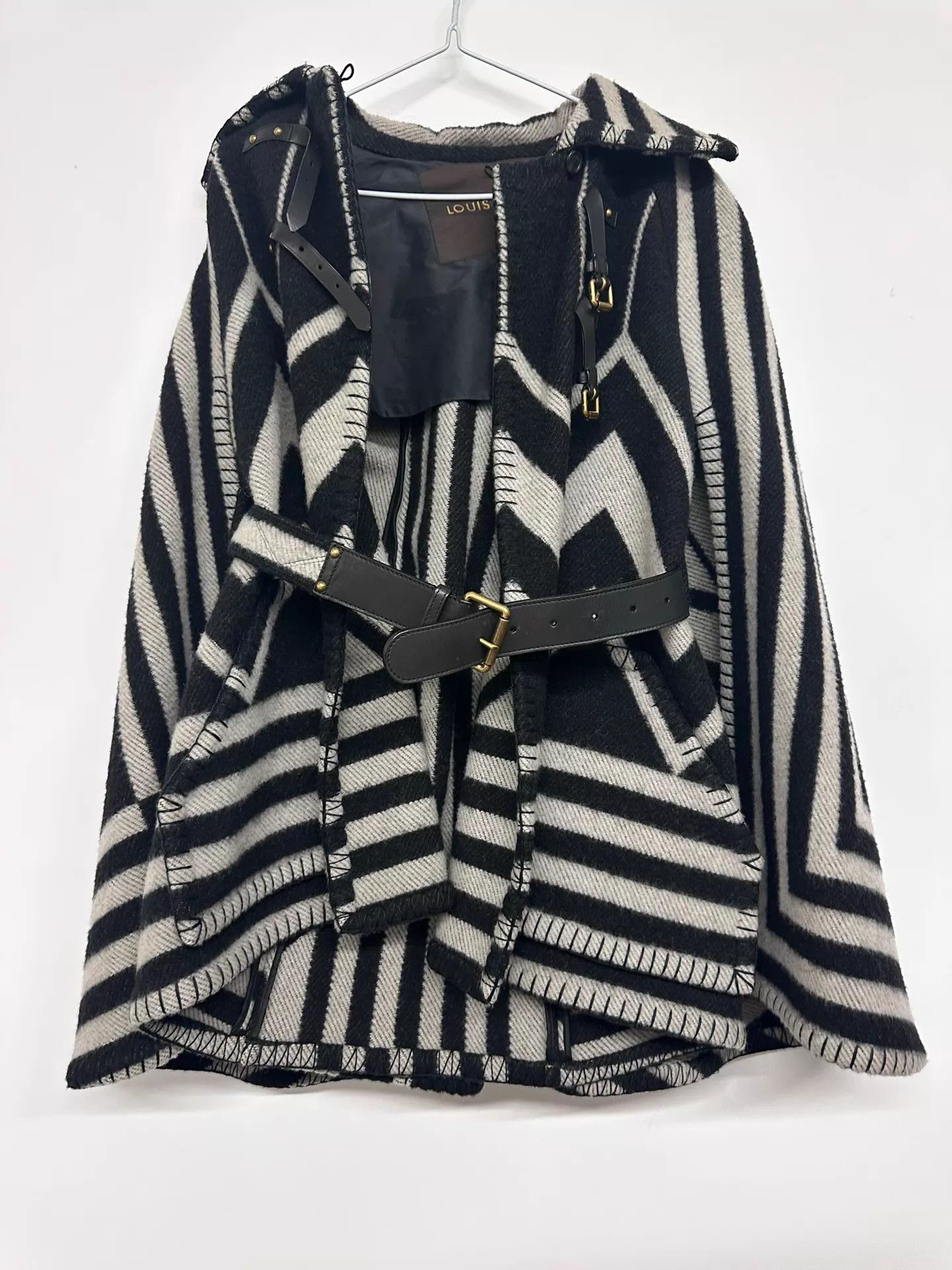 Louis Vuitton Louis Vuitton Cape Coat 36 78cm Size XS / US 0-2 / IT 36-38 - 1 Thumbnail
