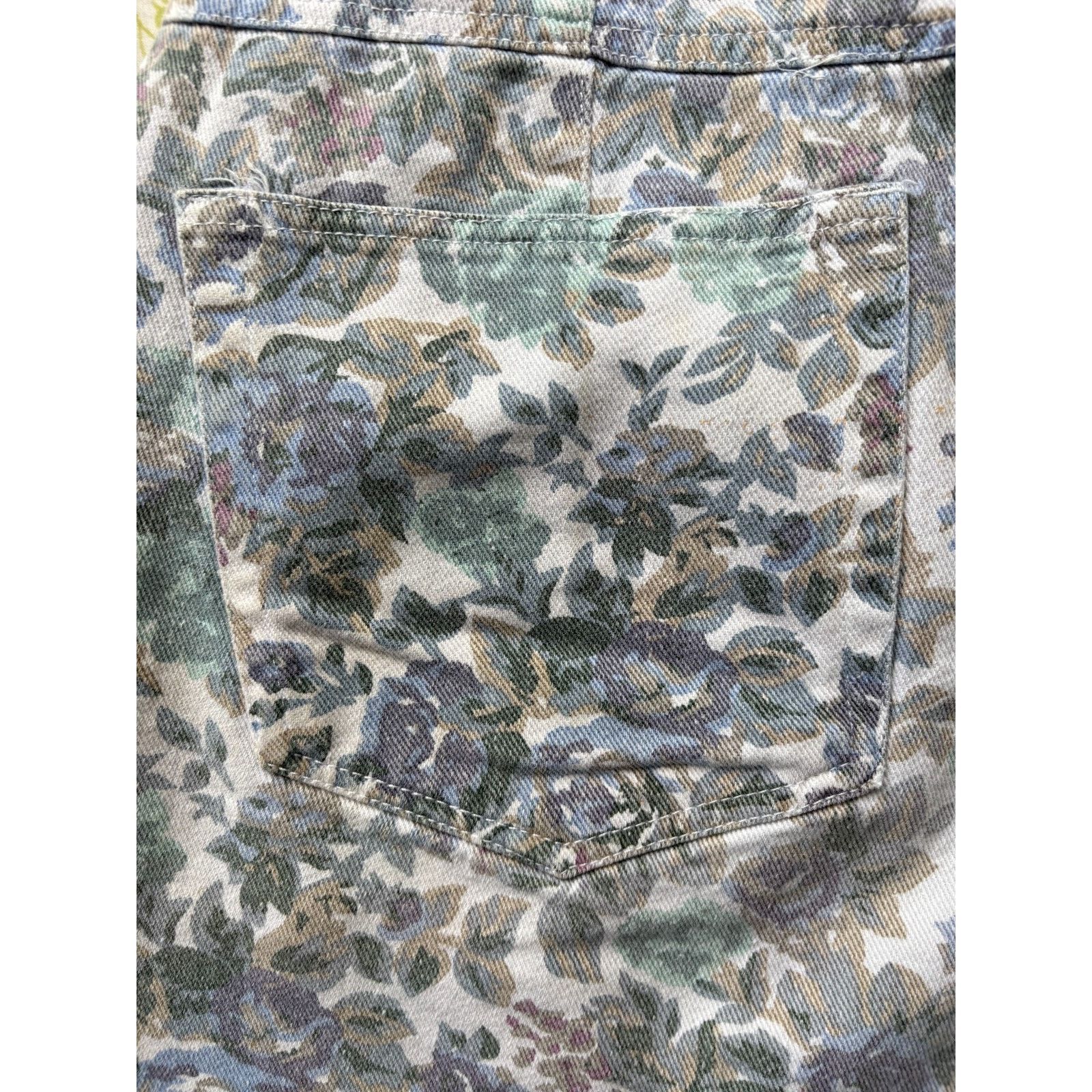 Vintage Vintage 90s Mom Denim Shorts Sz 13/14 Floral Cafe La Vie Size 30" / US 8 / IT 44 - 4 Thumbnail