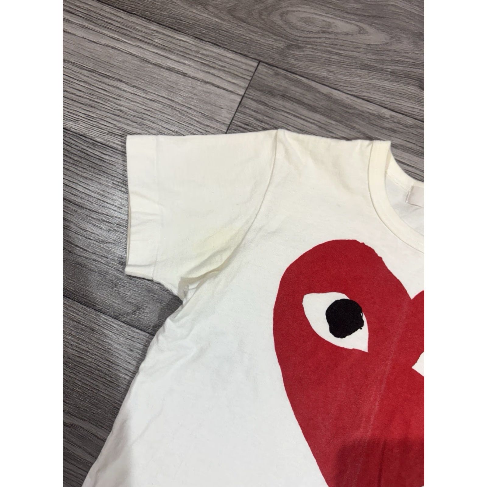 Comme des Garcons Girl VINTAGE Comme des Garçons PLAY White T-Shirt Double Red Heart Logo Women’s Size L Shirt Women L White Heart Logo 90s/90s? No Size L / US 10 / IT 46 - 6 Thumbnail