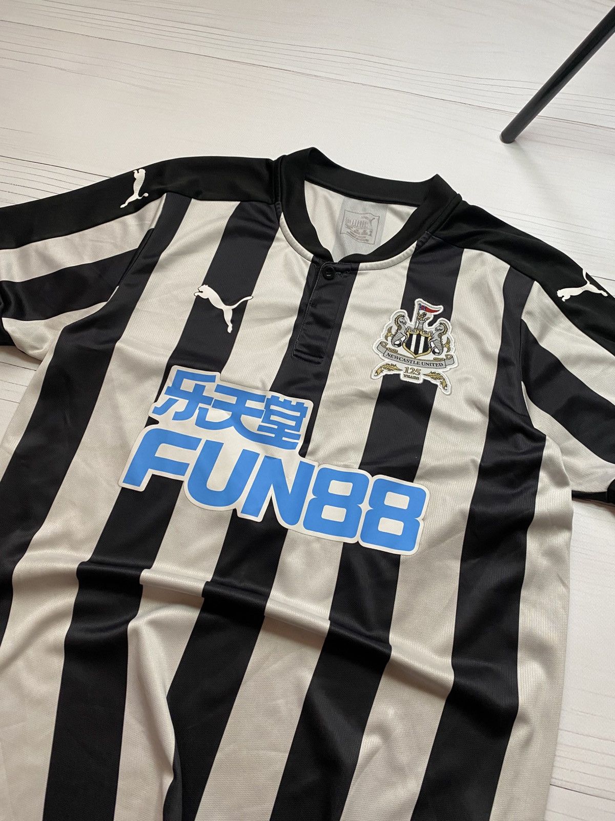 Vintage Puma Newcasle United 2017/18 home football y2k t shirt Size US M / EU 48-50 / 2 - 21 Thumbnail