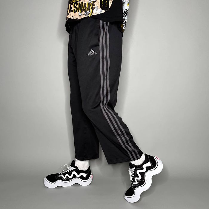 Adidas hot sale sweatpants baggy