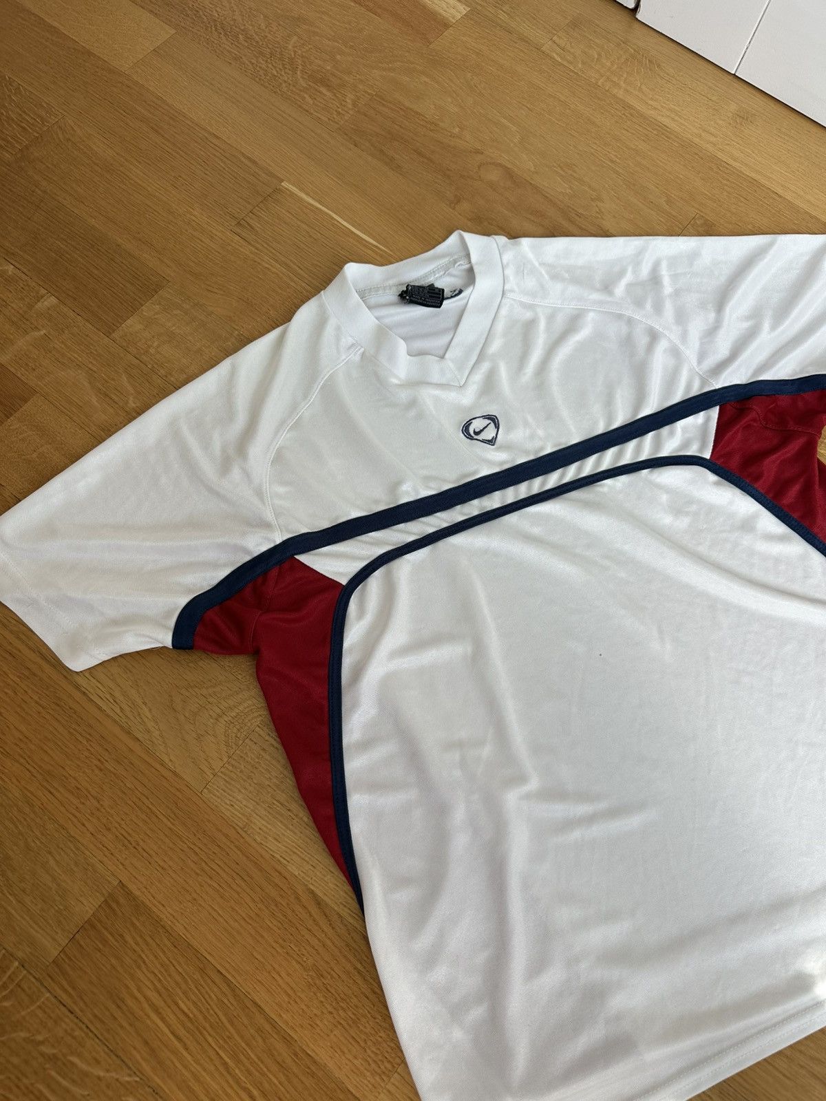 Nike Vintage Nike T-shirt Centre Logo White Size US L / EU 52-54 / 3 - 6 Thumbnail