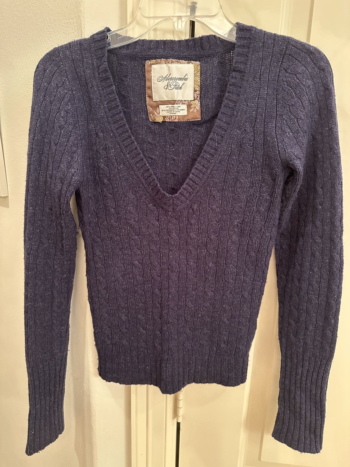 Abercrombie & Fitch Women’s Abercrombie & Fitch Navy Blue Sweater, size M Size M / US 6-8 / IT 42-44 - 1 Thumbnail